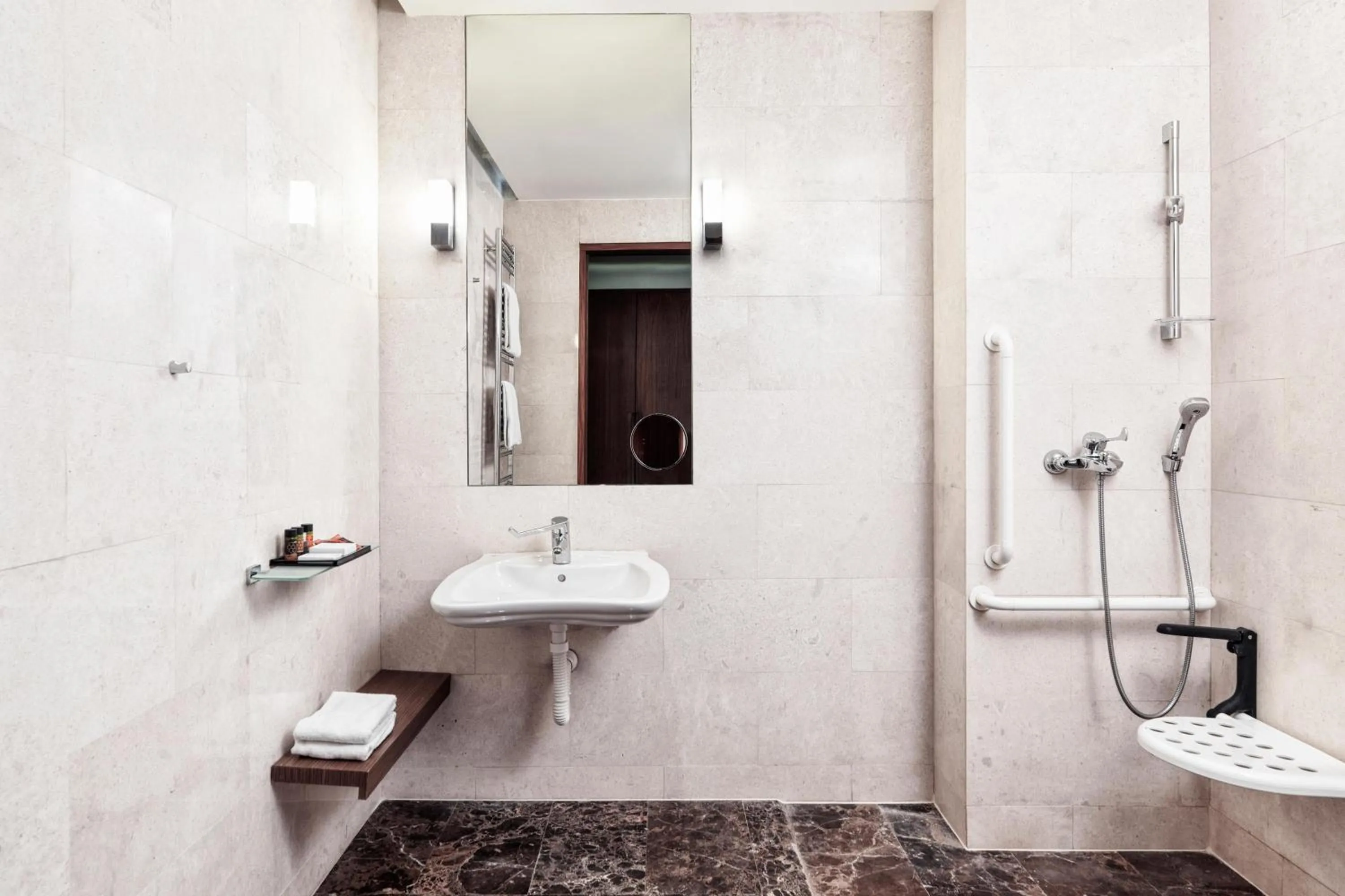 Bathroom in Metropol Palace, Belgrade