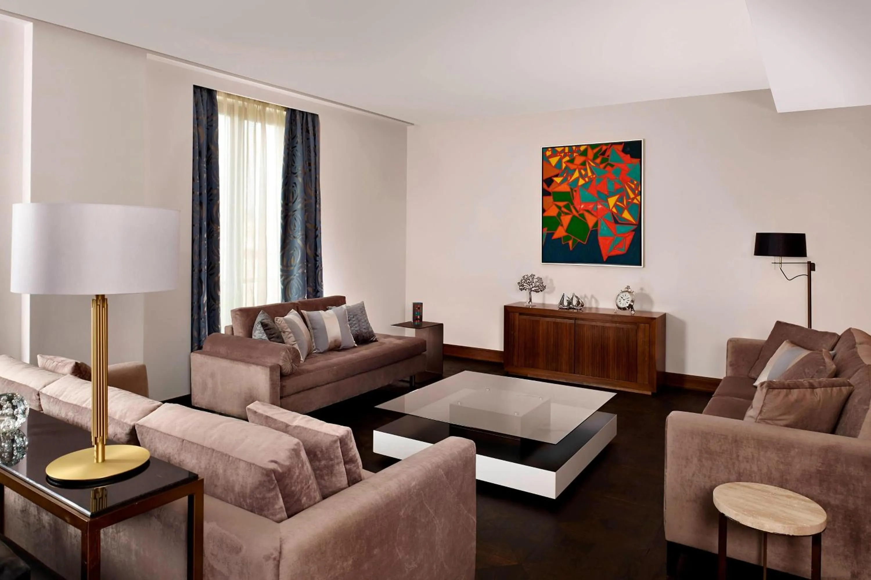 Photo of the whole room in Metropol Palace, Belgrade