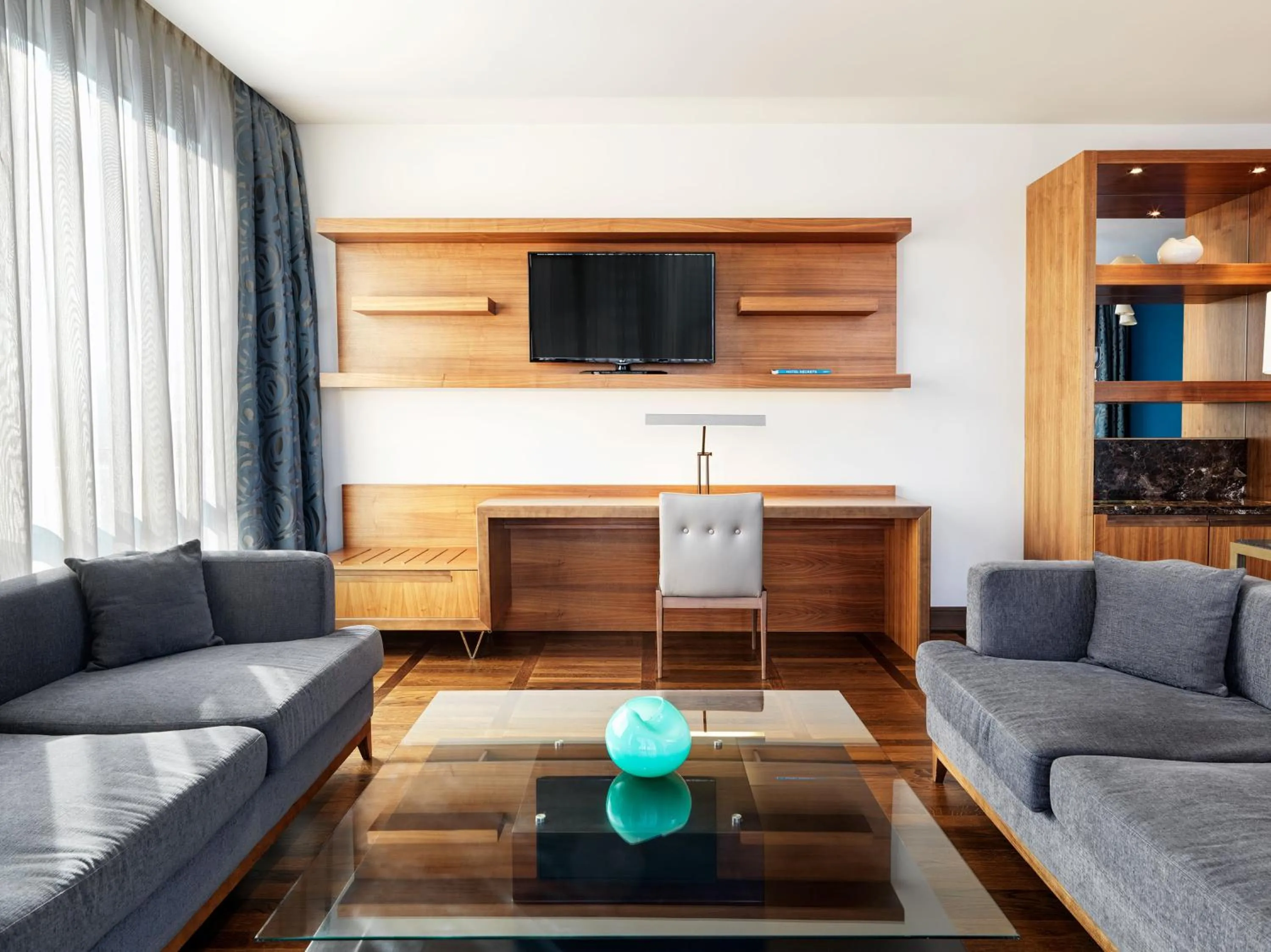 Living room in Metropol Palace, Belgrade