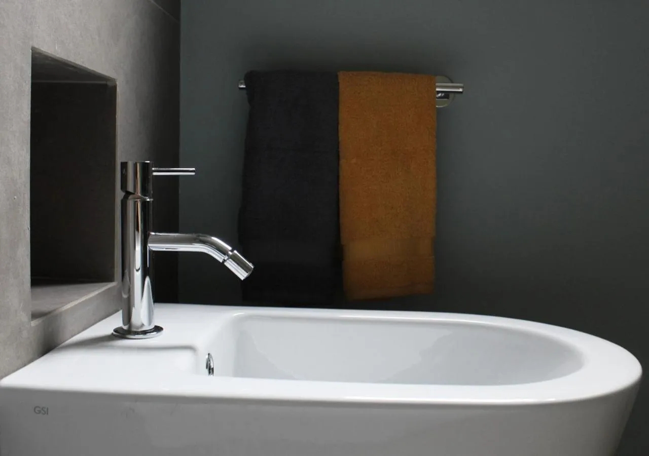 Bathroom in il gabbiano giallo