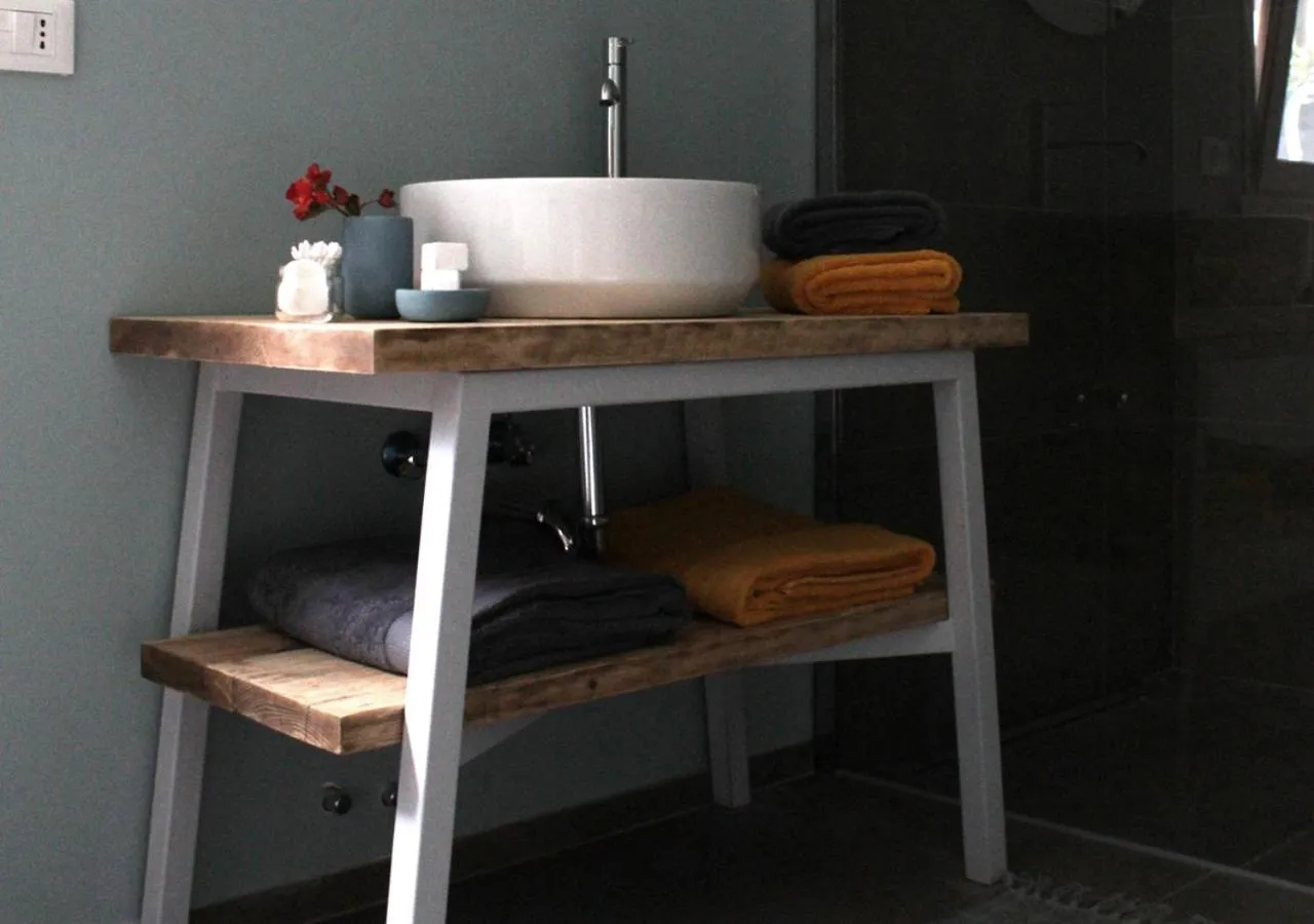 Bathroom in il gabbiano giallo