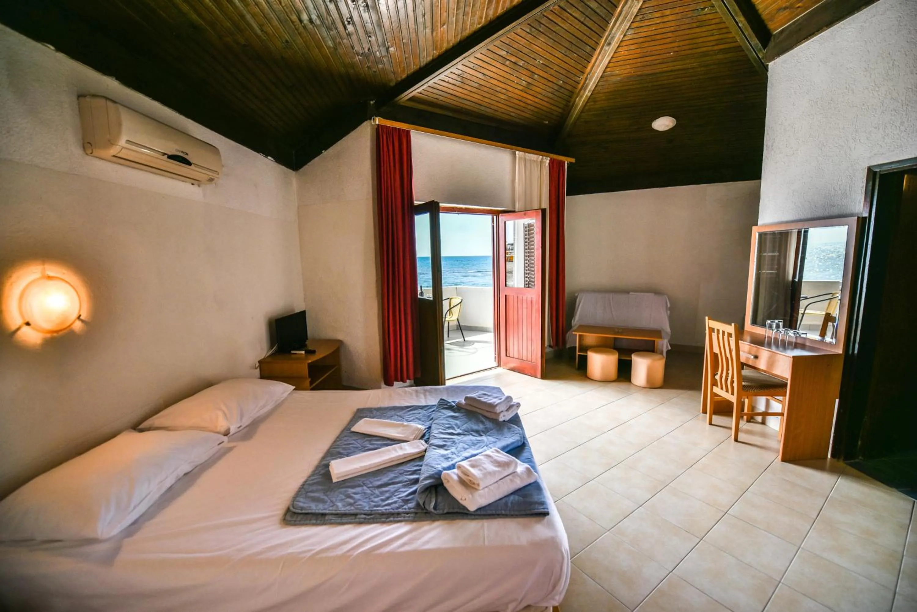 Photo of the whole room, Bed in FKK Ada Bojana