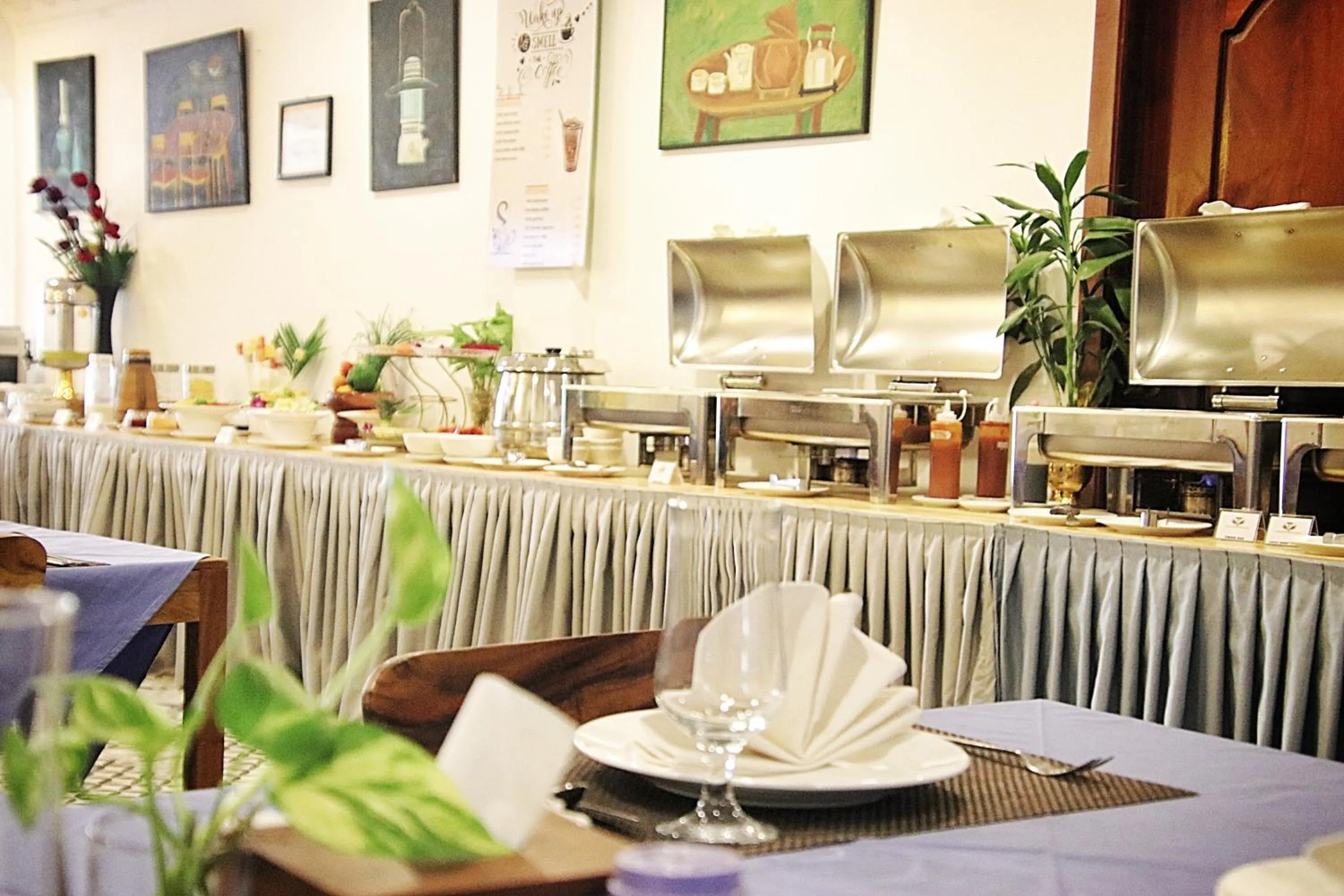 Restaurant/places to eat in Grand Elevation Hotel