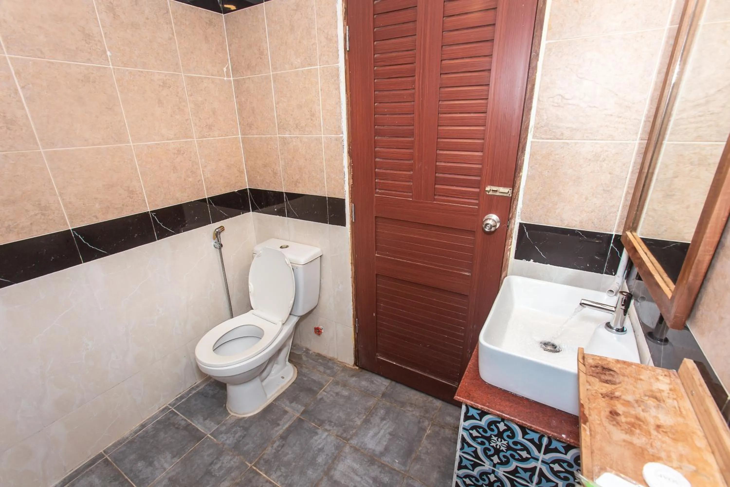 Shower in Grand Elevation Hotel