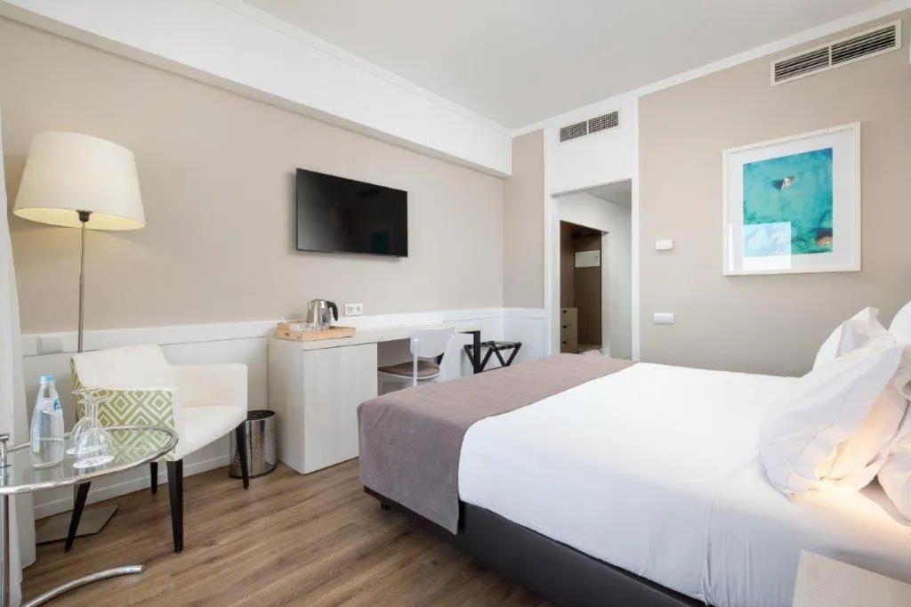 Bedroom, Bed in AP Eva Senses