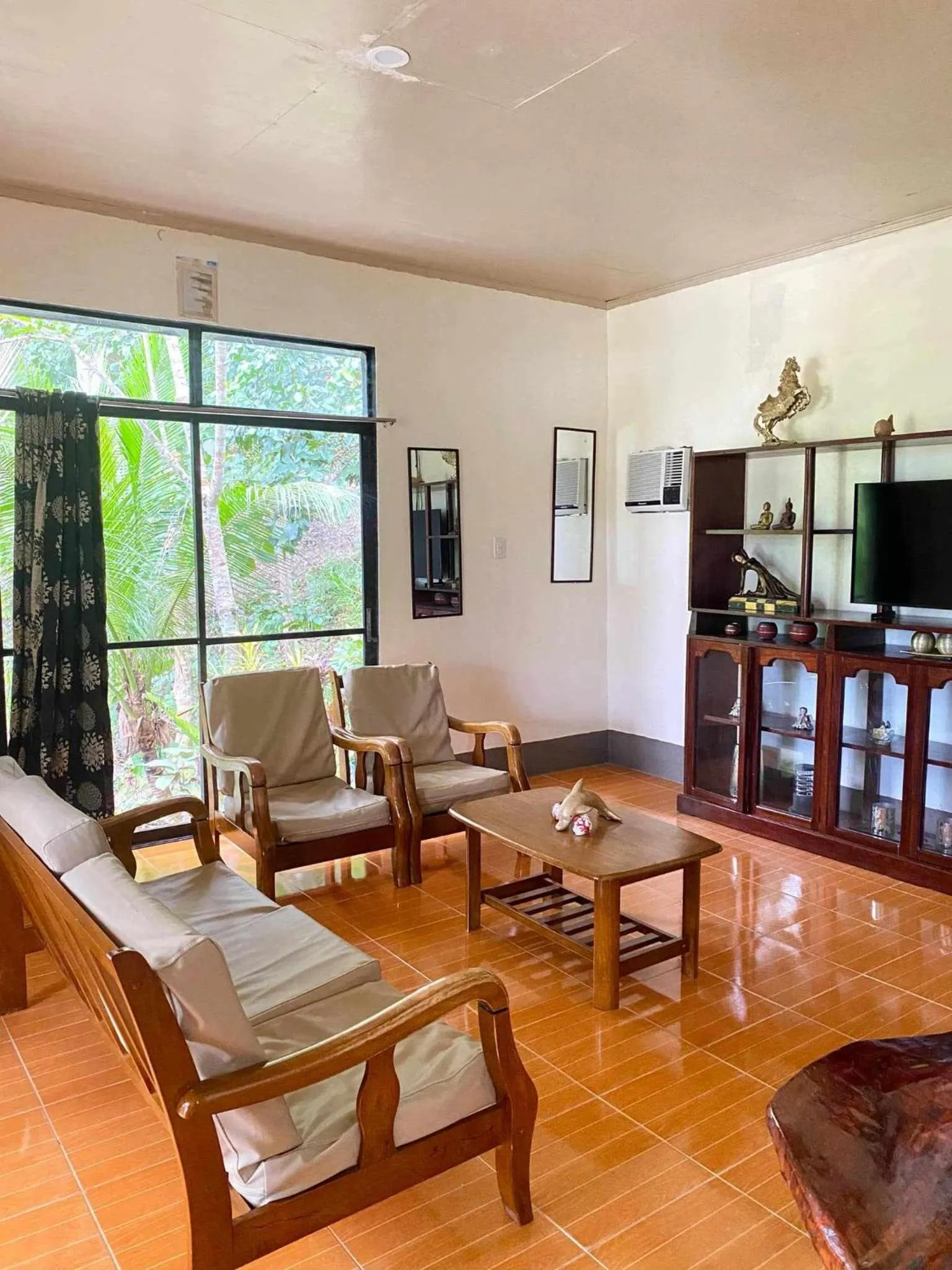 TV and multimedia in Victordelia Hilltop Hostel