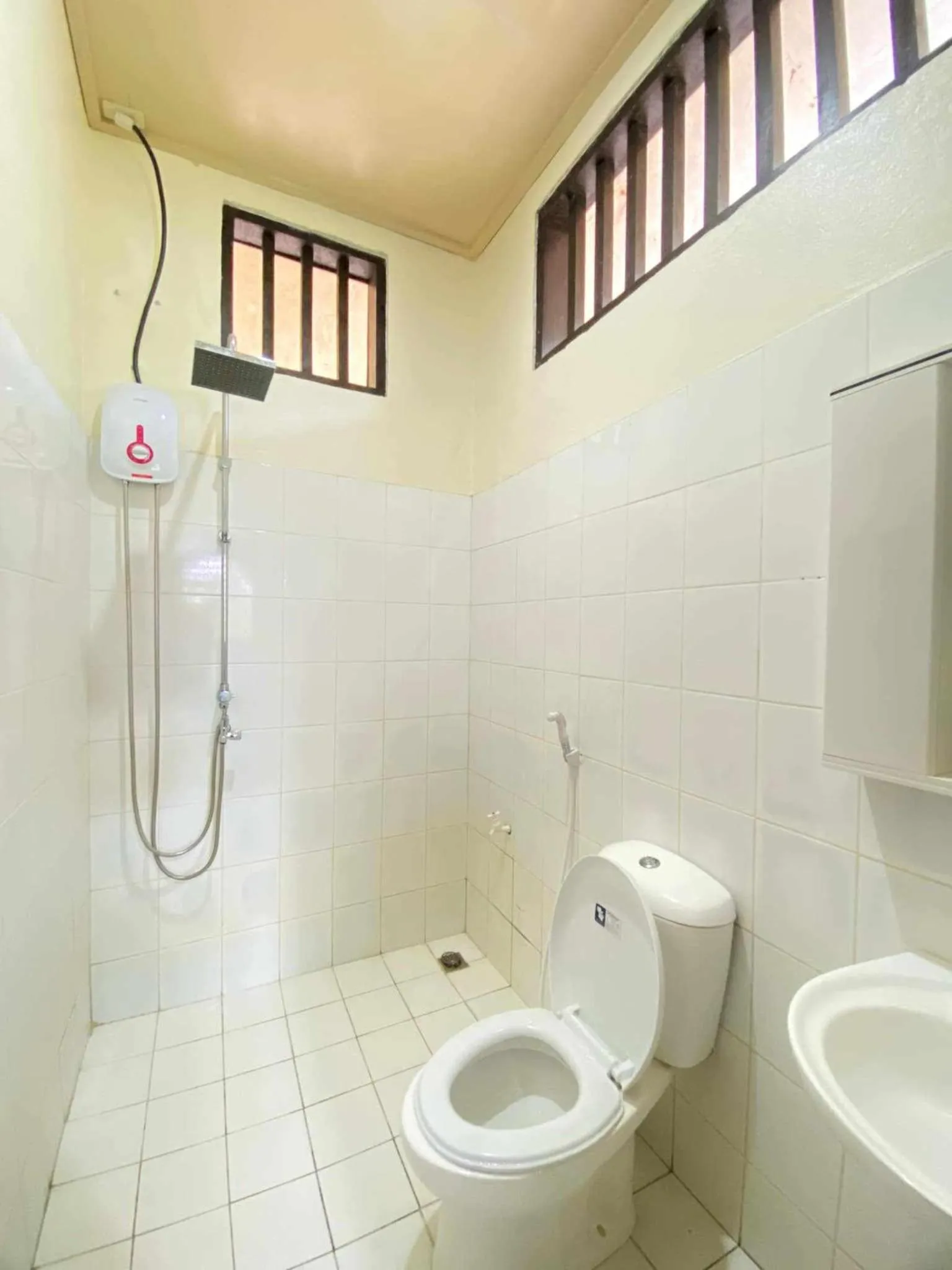 Toilet in Victordelia Hilltop Hostel