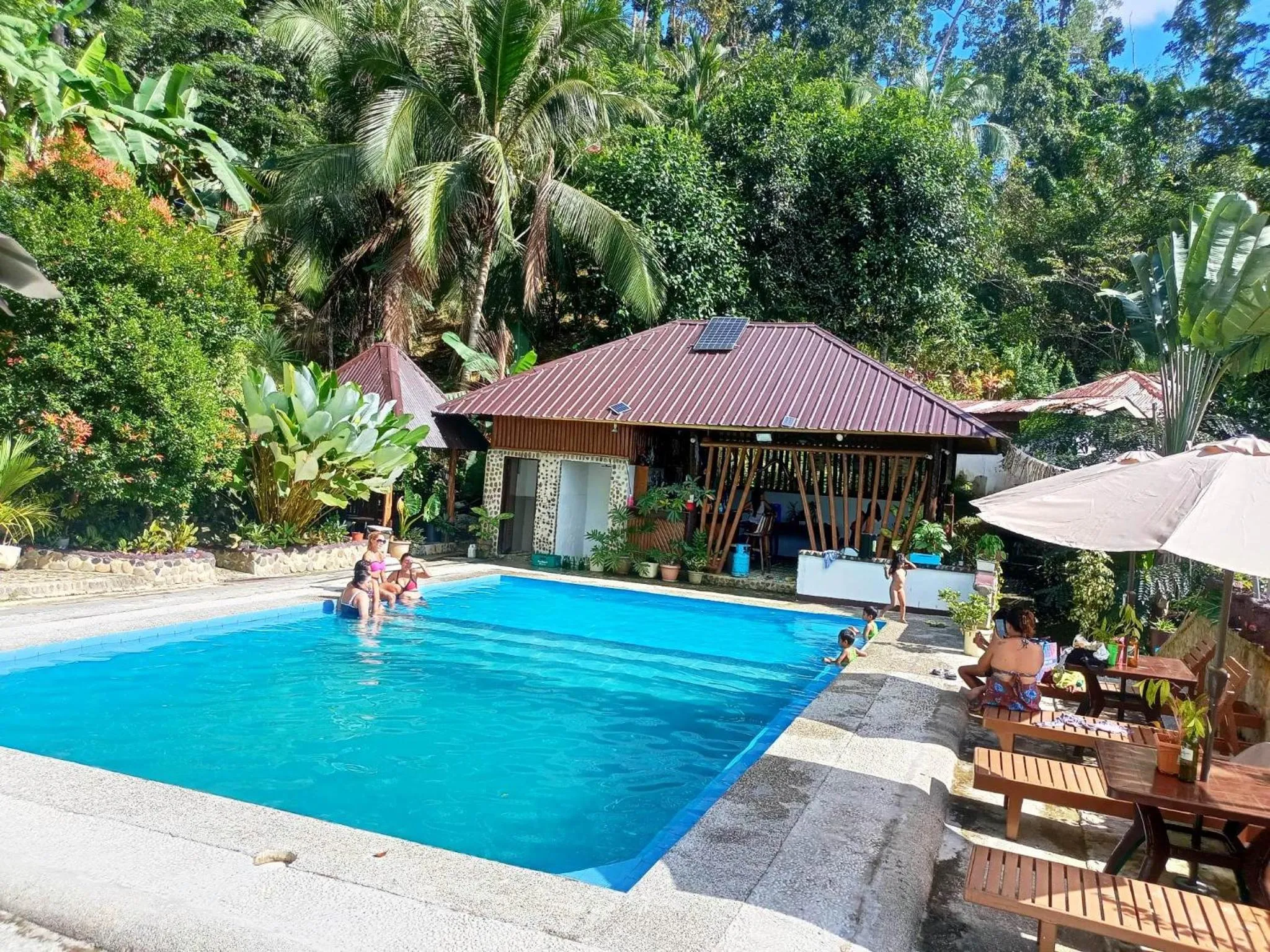 Swimming pool in Victordelia Hilltop Hostel