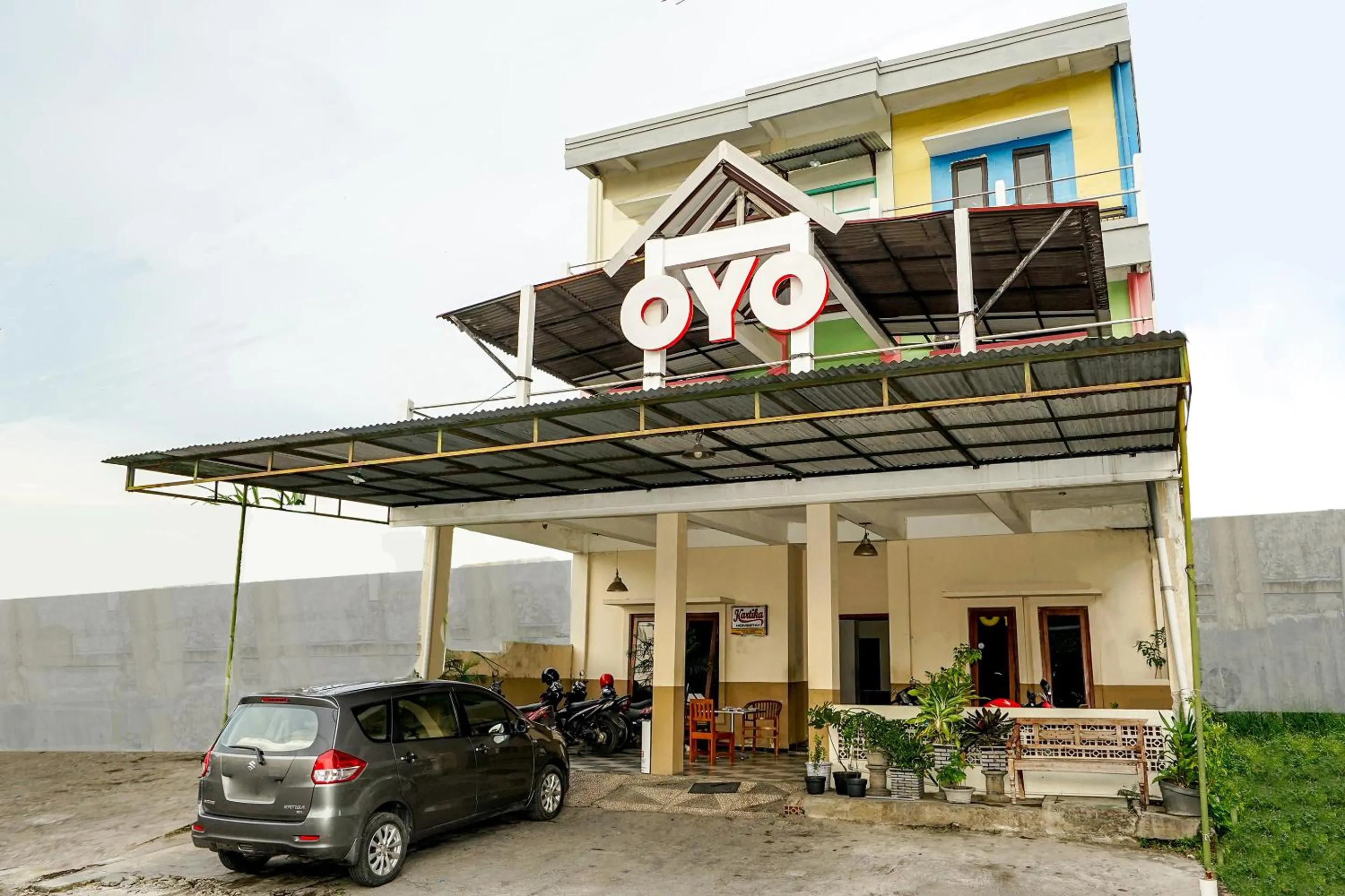 Facade/entrance in Kartika Syariah Homestay by Stayku