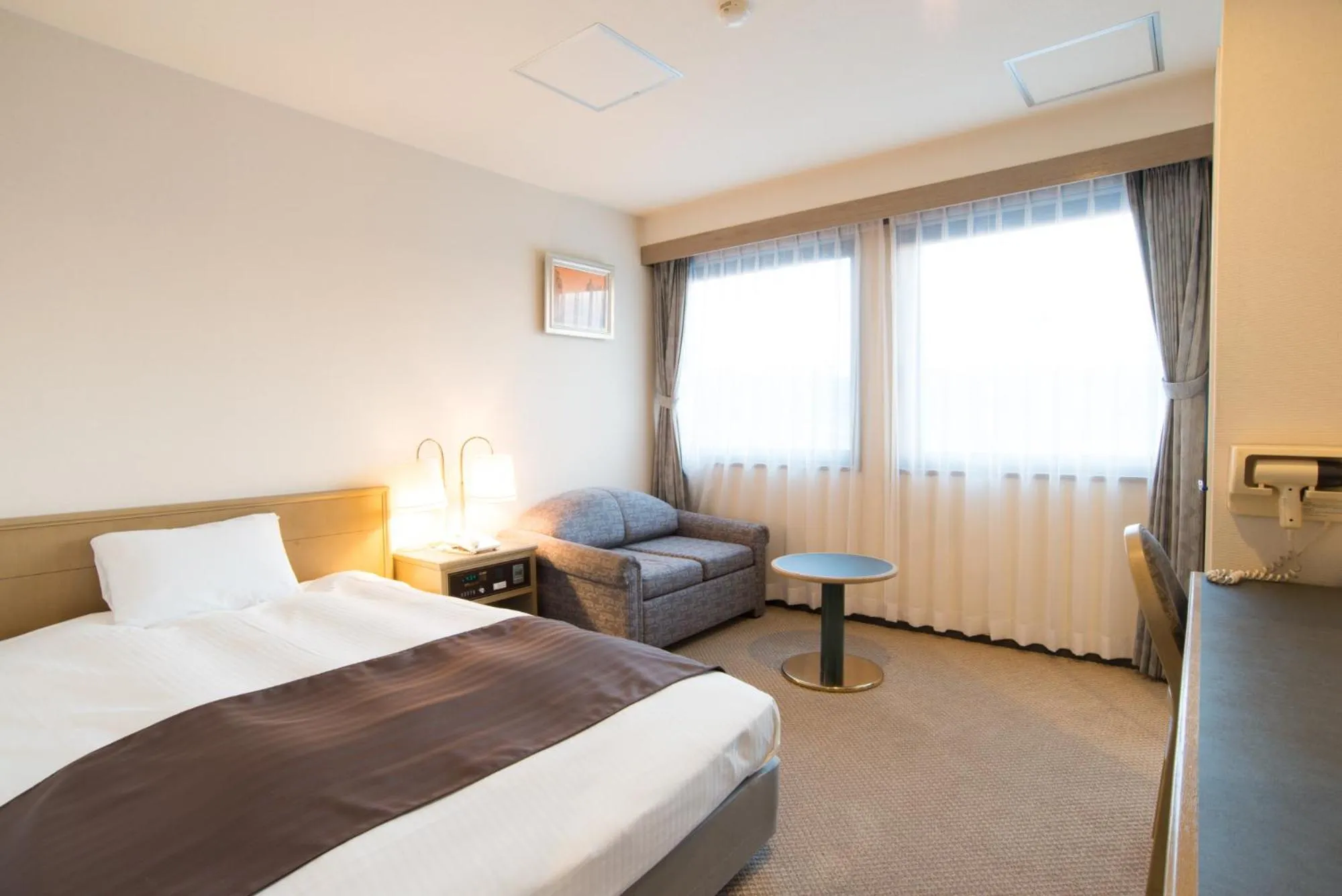 Bed in Hotel Suncrest