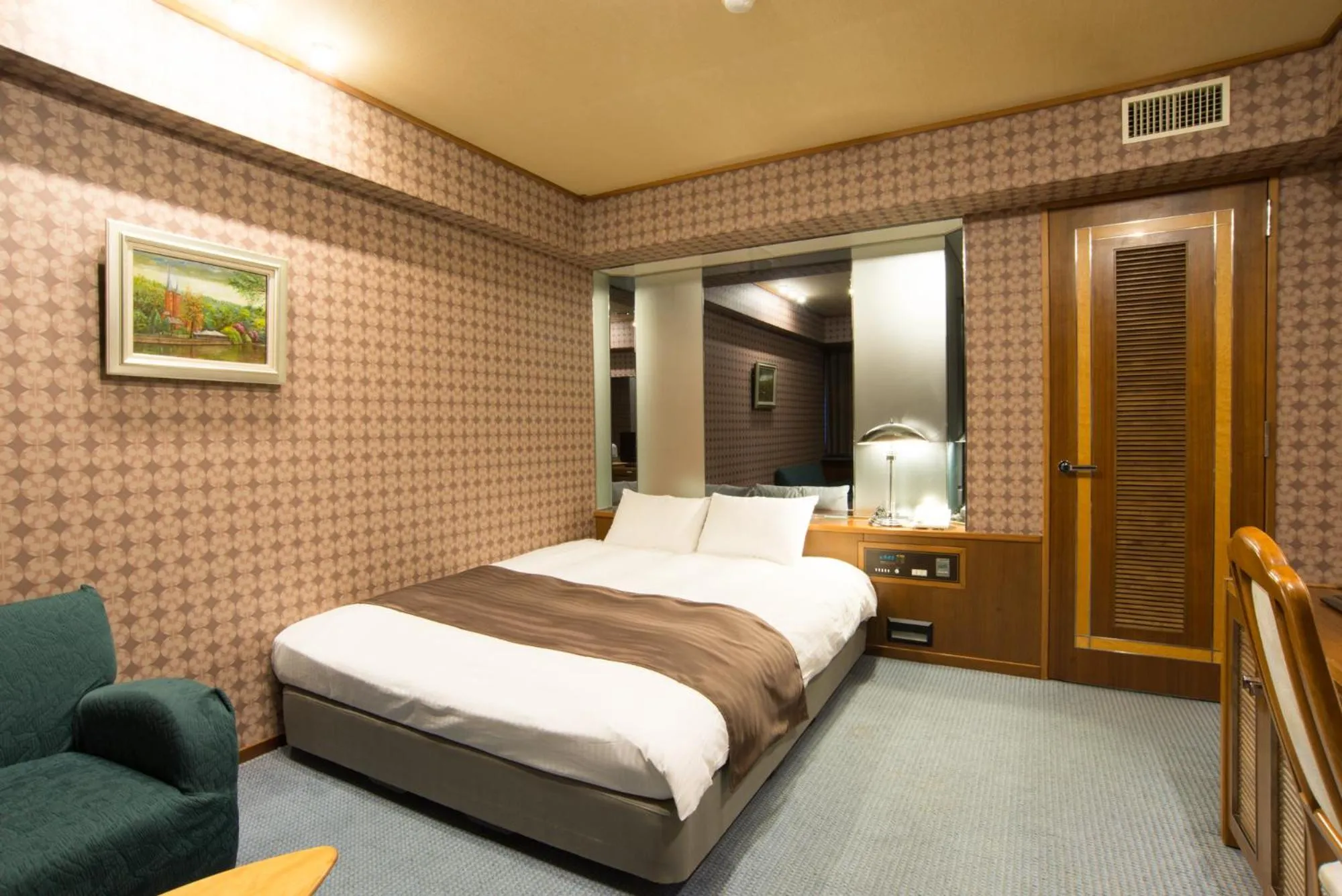 Bed in Hotel Suncrest