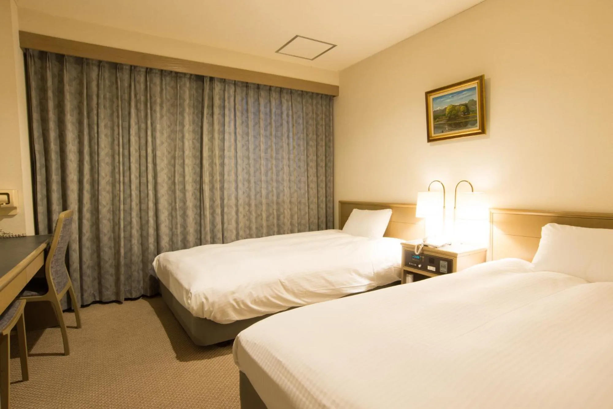 Bed in Hotel Suncrest