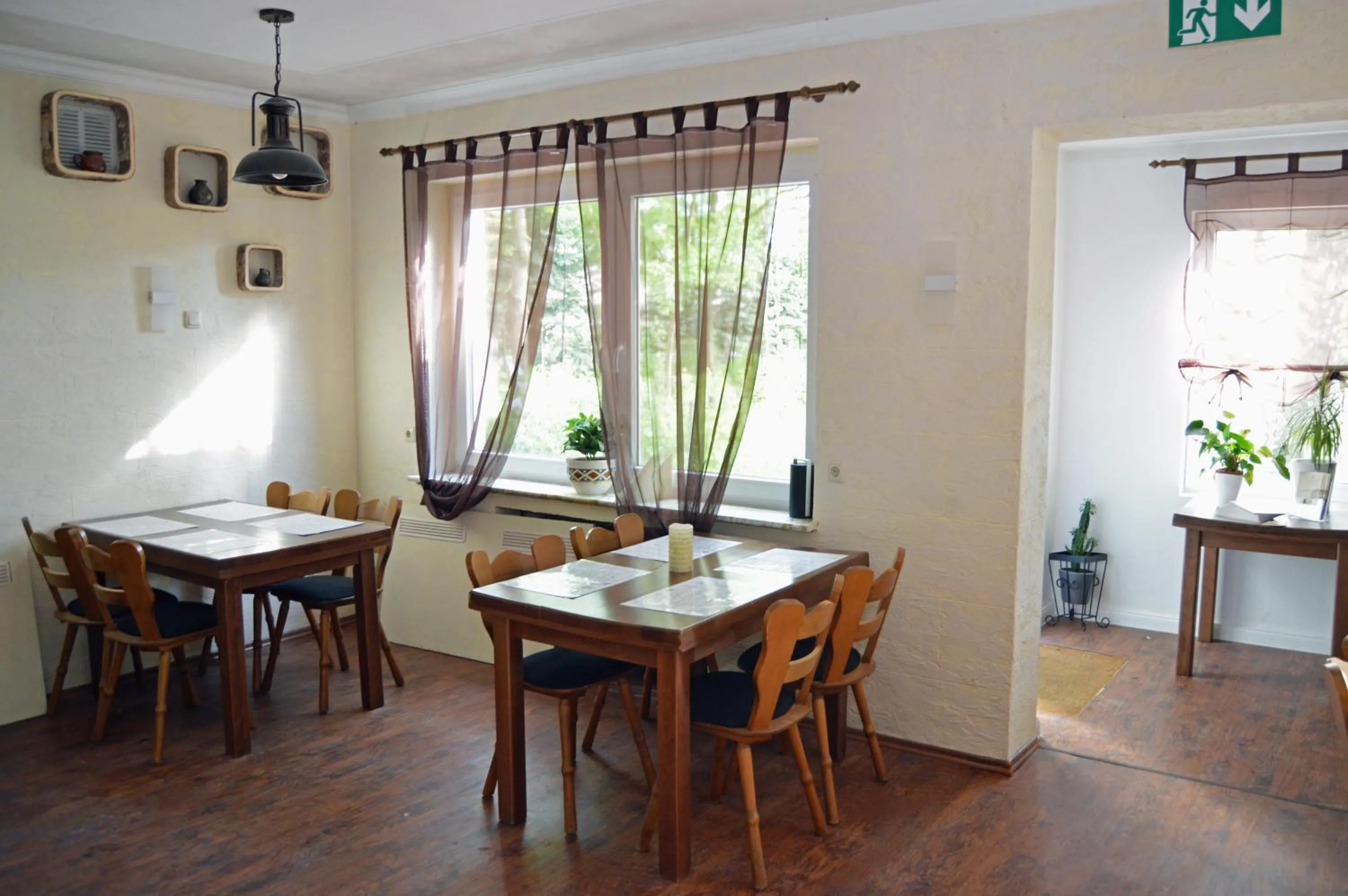 Restaurant/places to eat in Ambiente