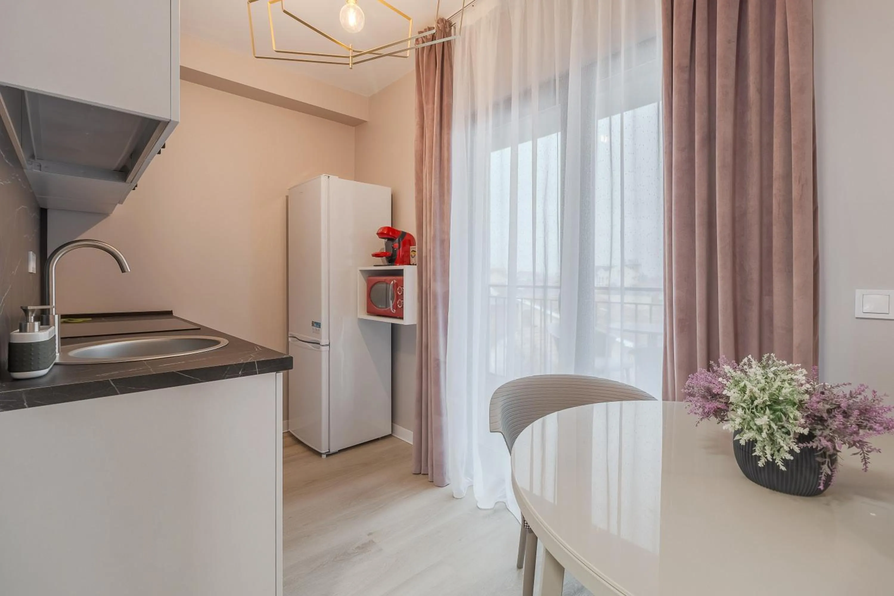 Kitchen or kitchenette in Aparthotel Aria Boutique