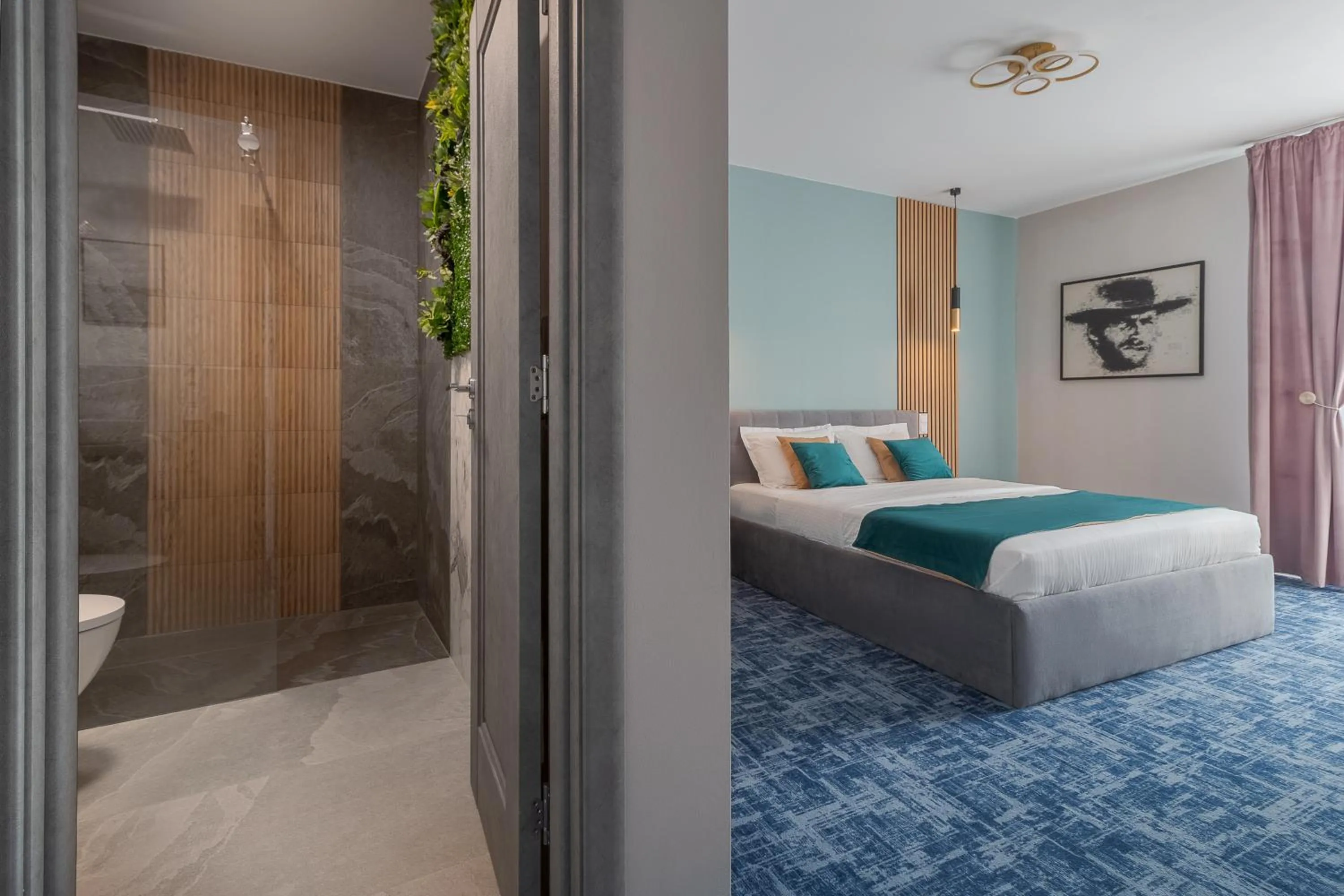 Shower, Bed in Aparthotel Aria Boutique