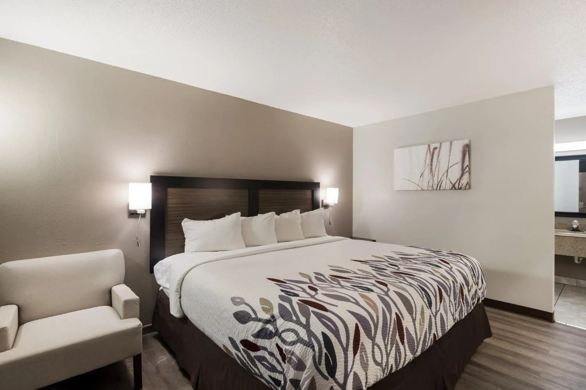 Photo of the whole room, Bed in Red Roof Inn Lenoir