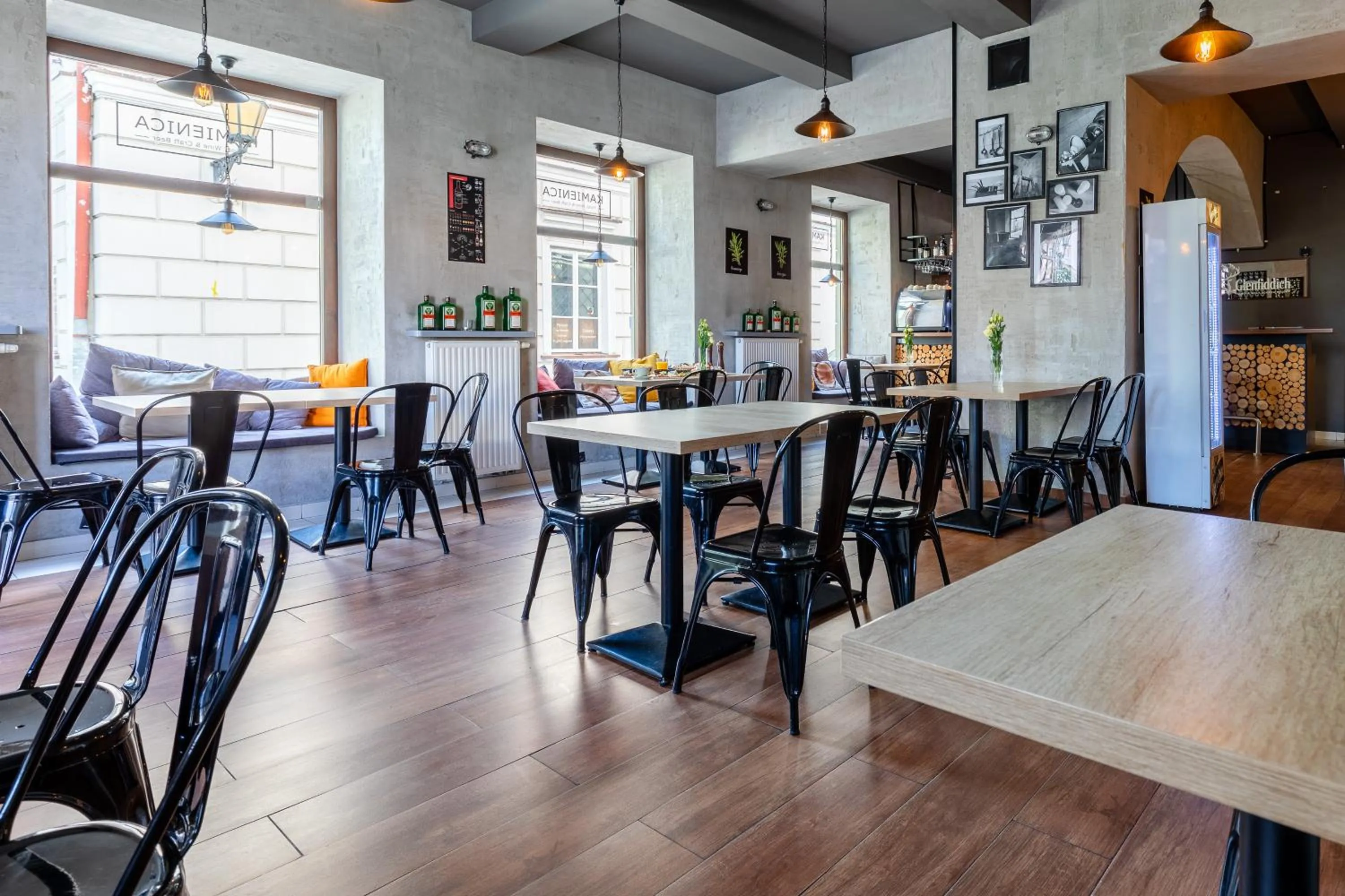 Restaurant/places to eat in Kamienica Szefferów 1848 r.