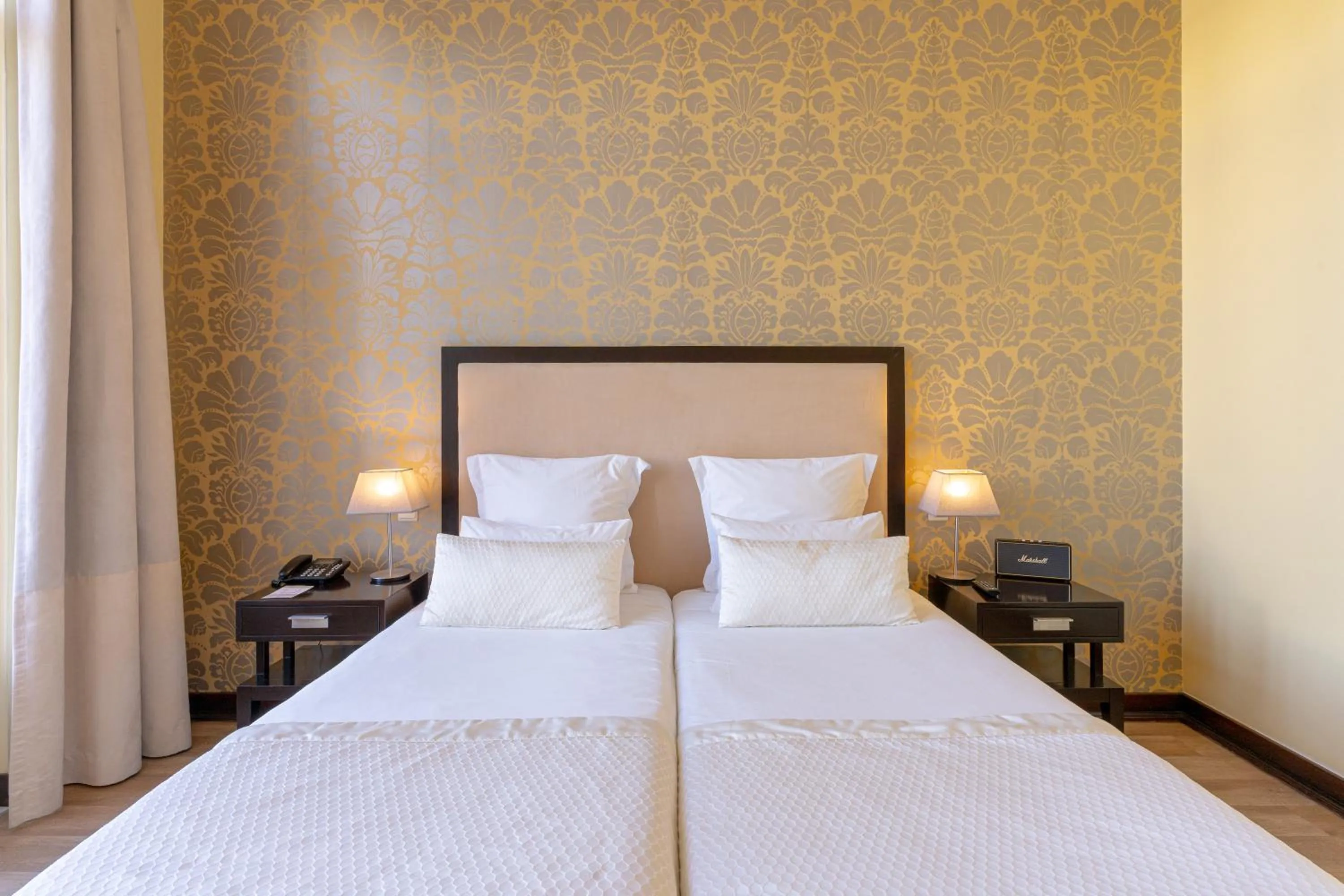 Bed in Hotel Inglaterra - Charme & Boutique