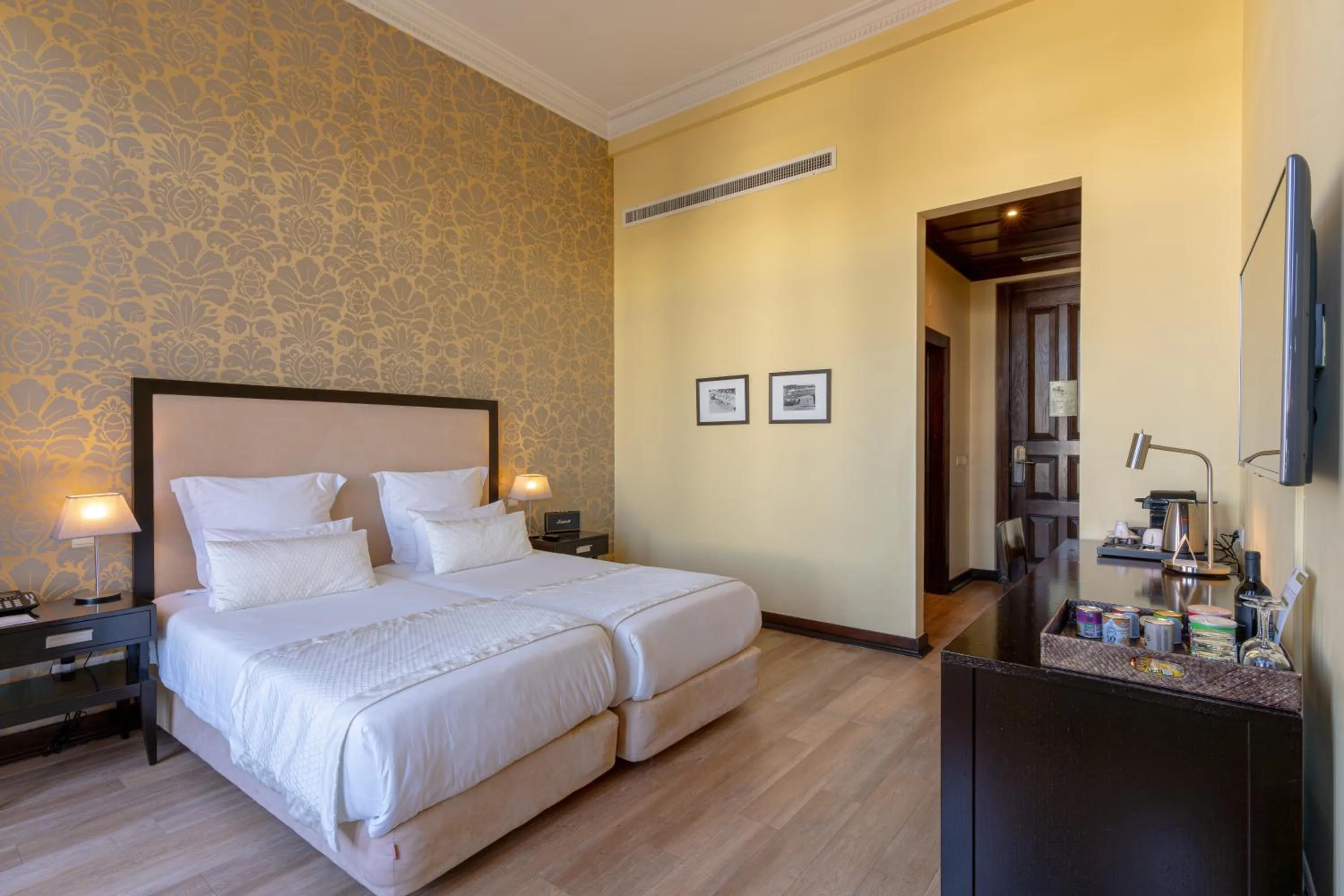 Bed in Hotel Inglaterra - Charme & Boutique