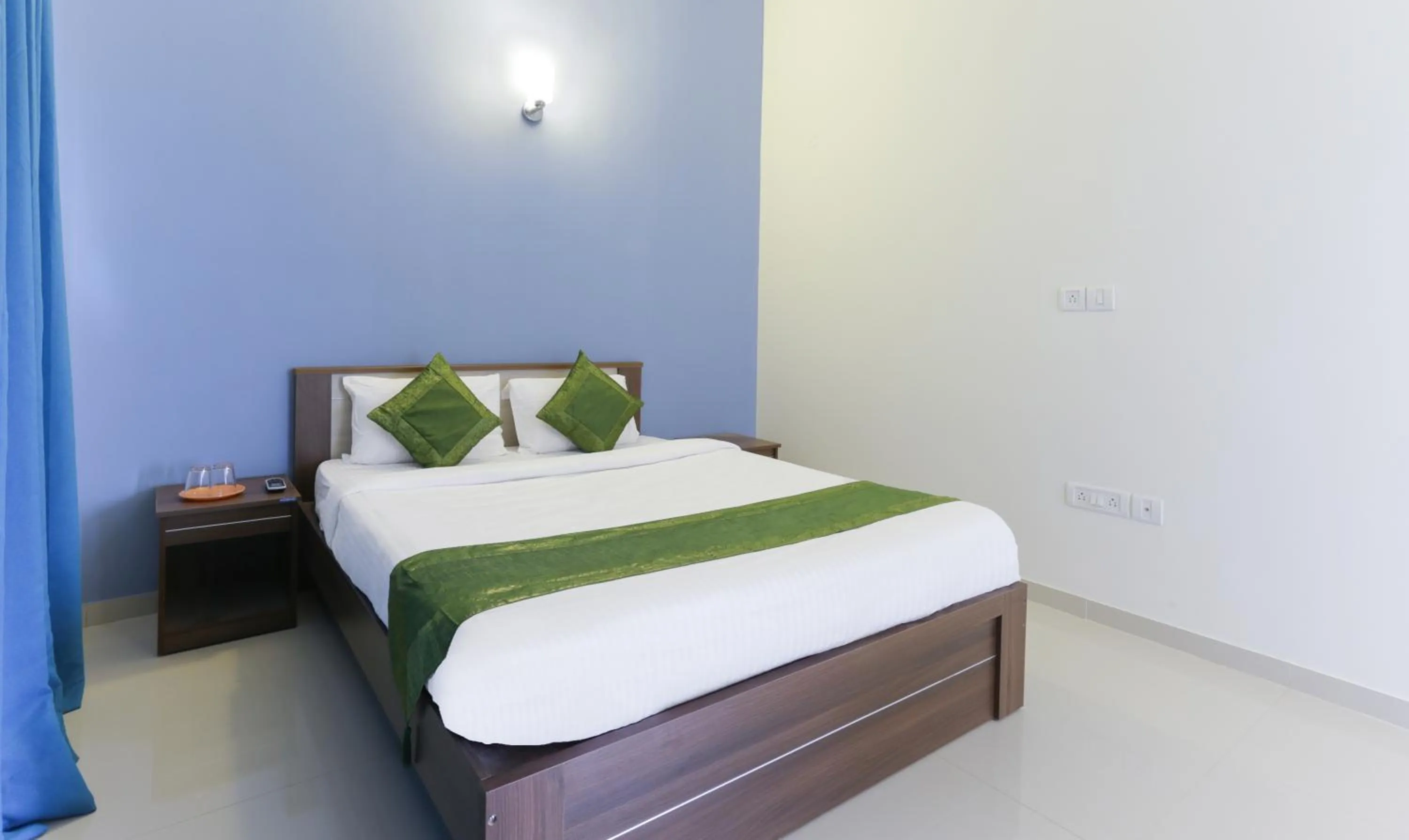 Bedroom, Bed in Treebo Laa Gardenia Resort, Nilavoor Lake