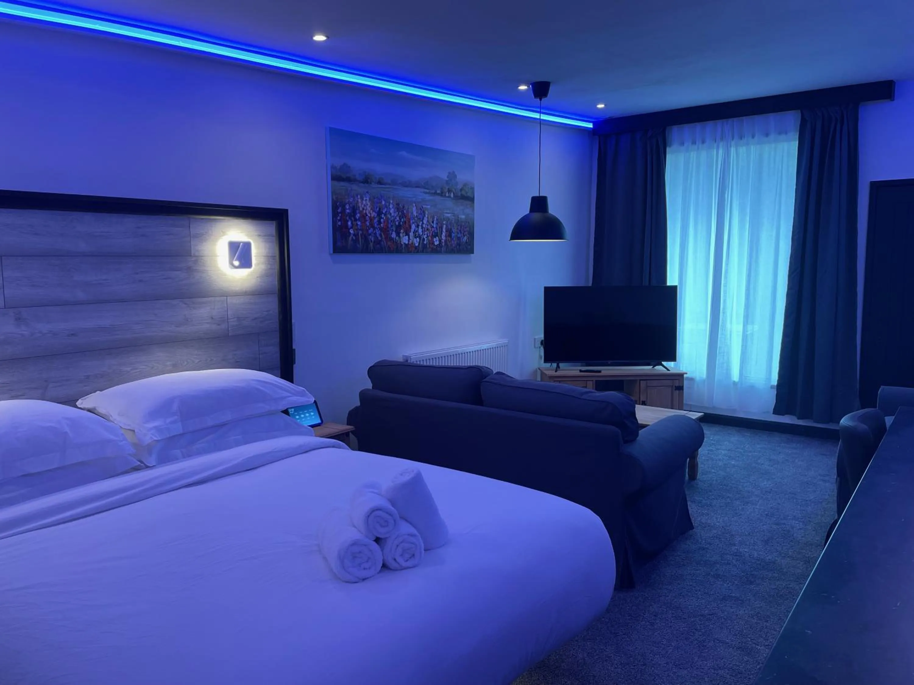 Photo of the whole room, Bed in TheWaterfrontLodges