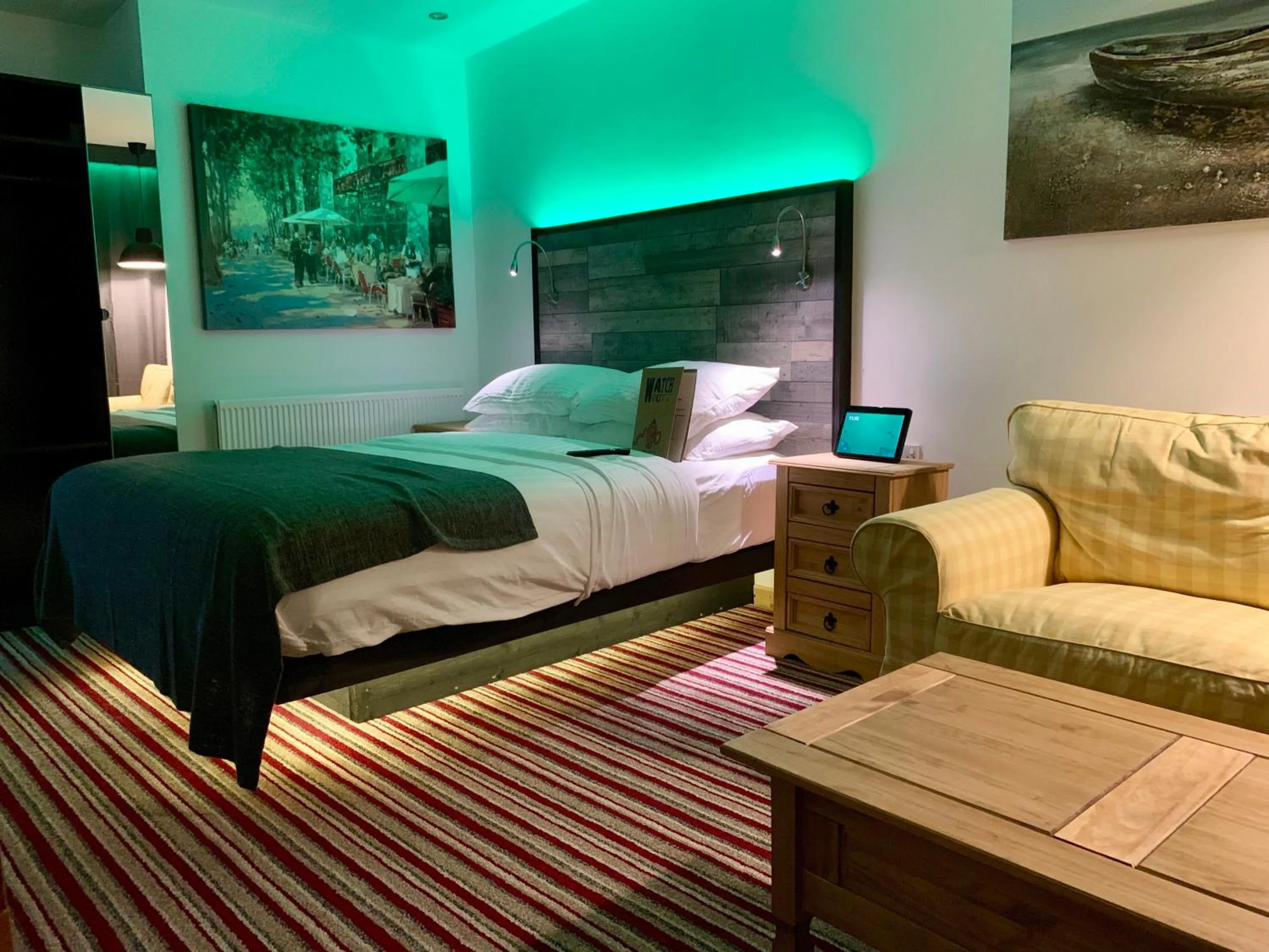 Photo of the whole room, Bed in TheWaterfrontLodges