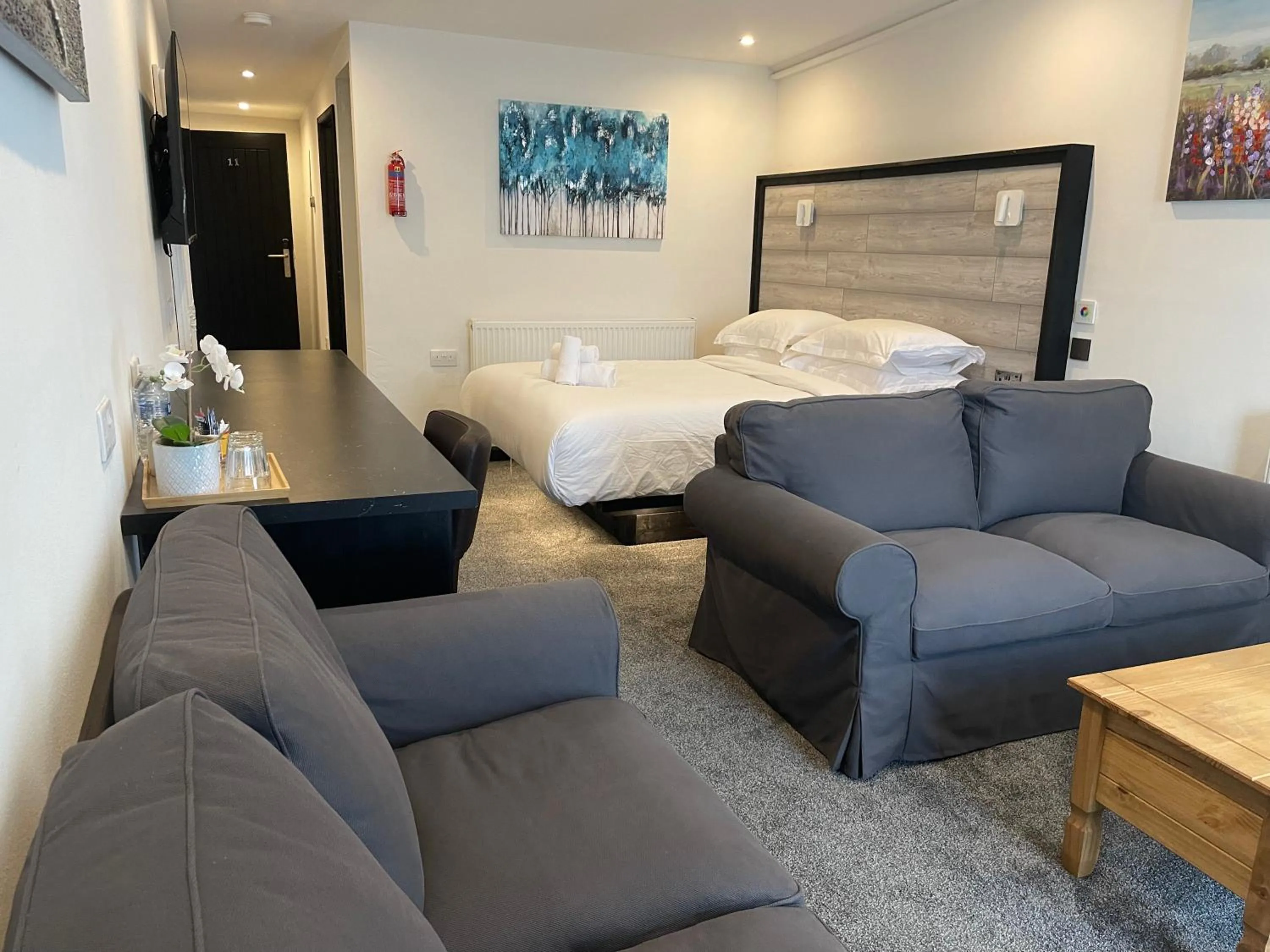 Photo of the whole room, Bed in TheWaterfrontLodges