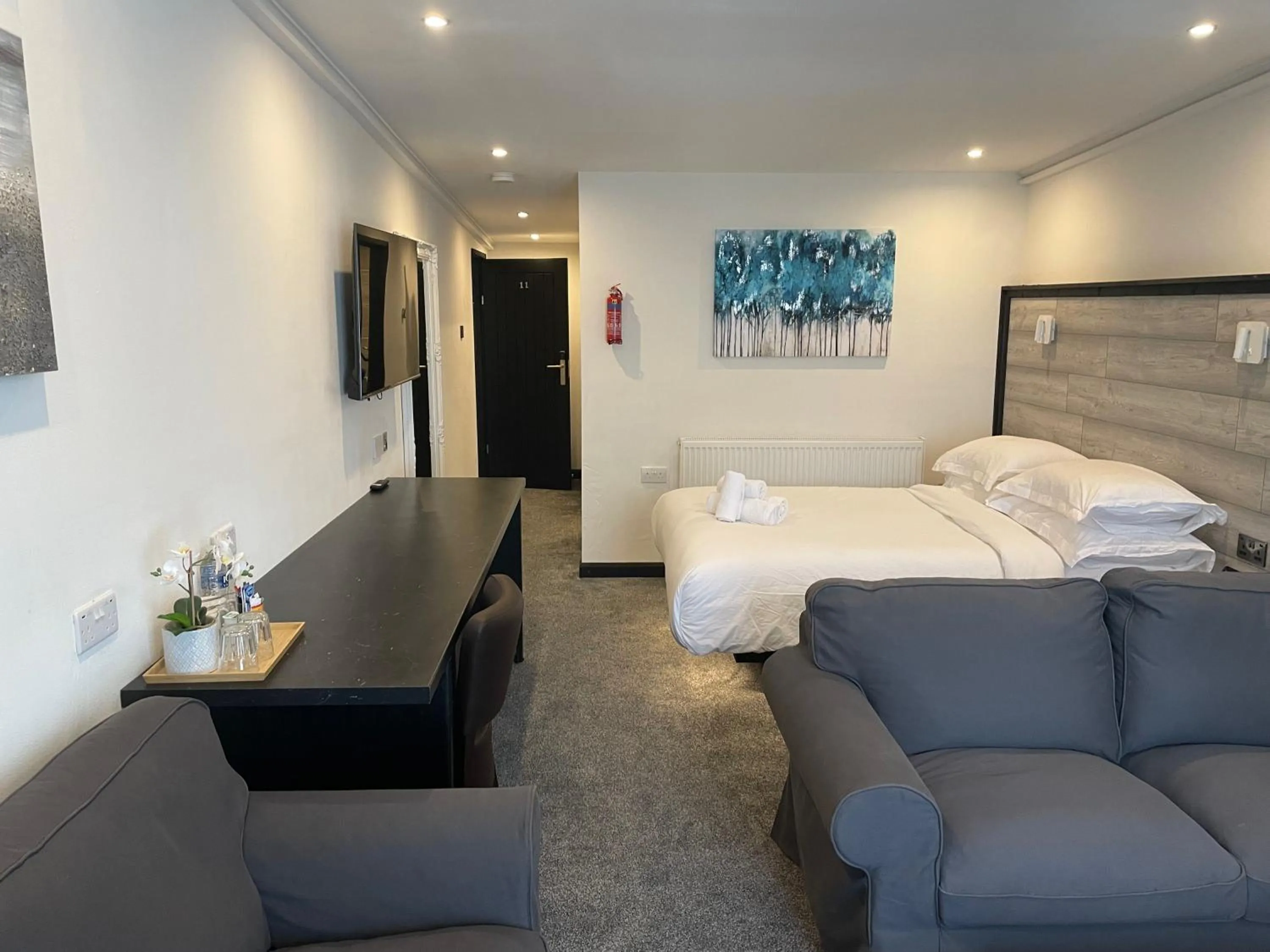 Photo of the whole room, Bed in TheWaterfrontLodges