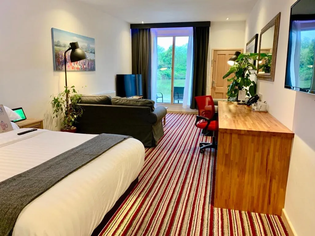 Photo of the whole room, Bed in TheWaterfrontLodges