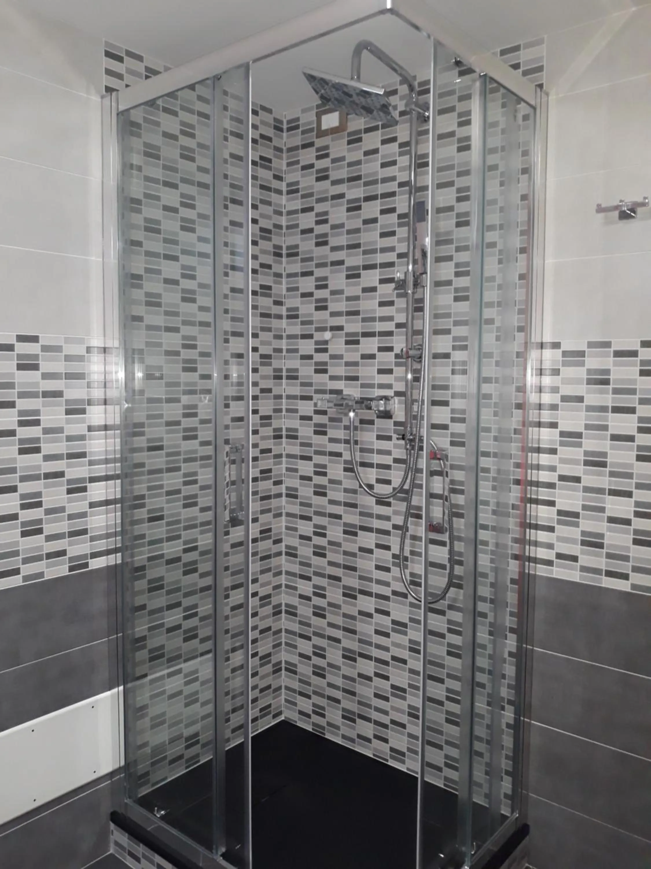 Shower in B&B Casa Taty