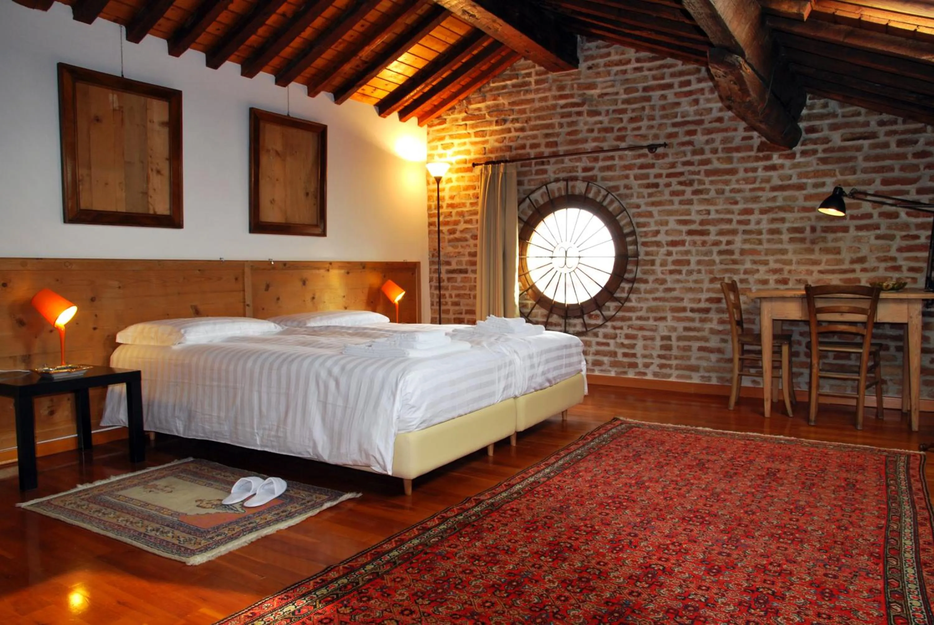 Photo of the whole room, Bed in Palazzo Raspanti