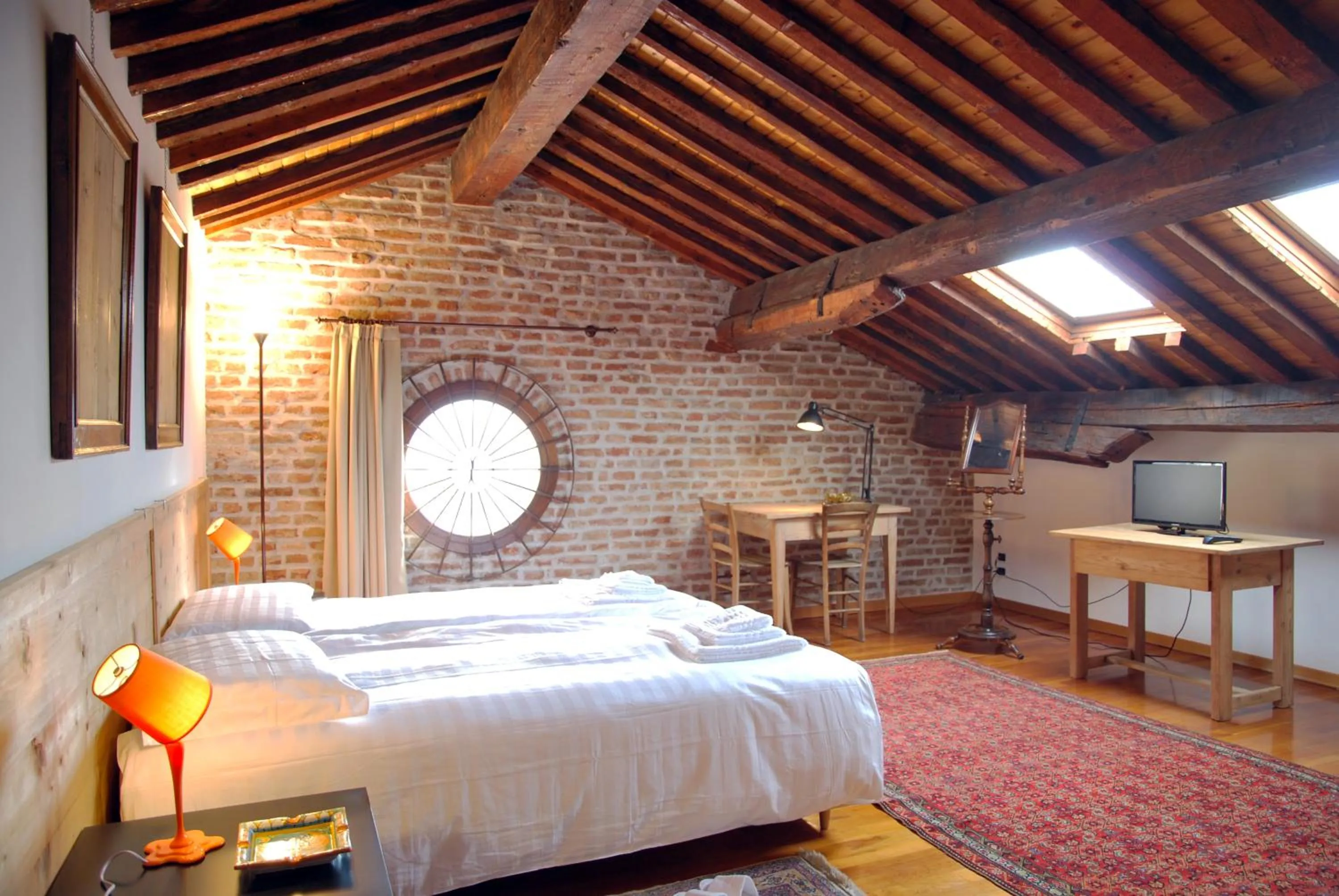 Photo of the whole room, Bed in Palazzo Raspanti