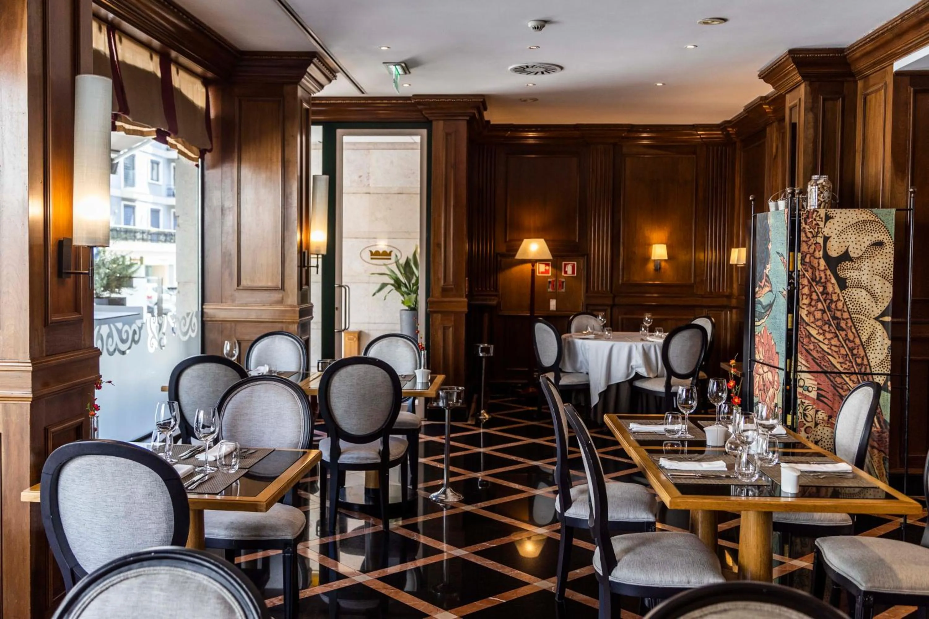 Restaurant/places to eat in Hotel Real Palacio