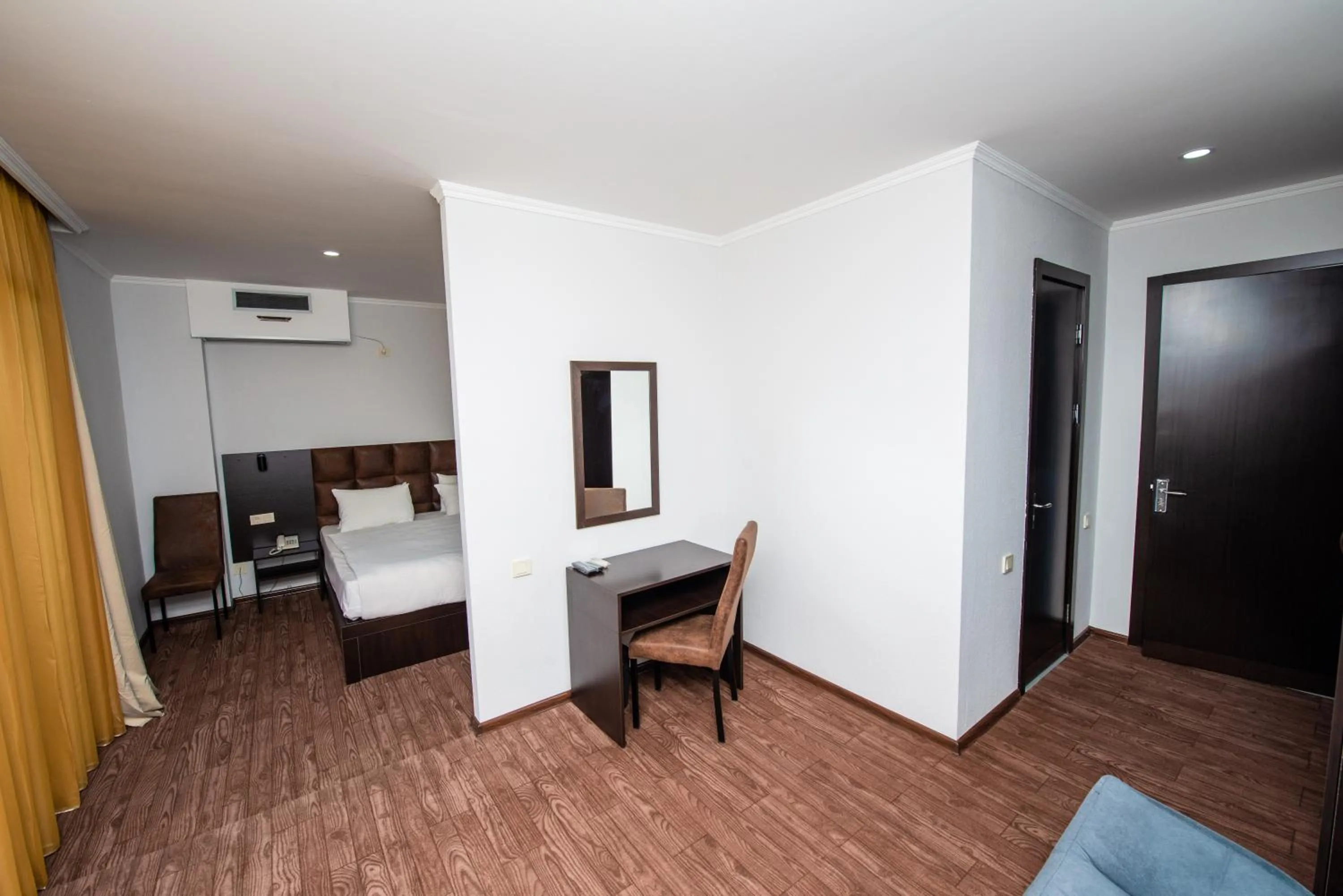 Bedroom, Bed in Hotel Shine Palace