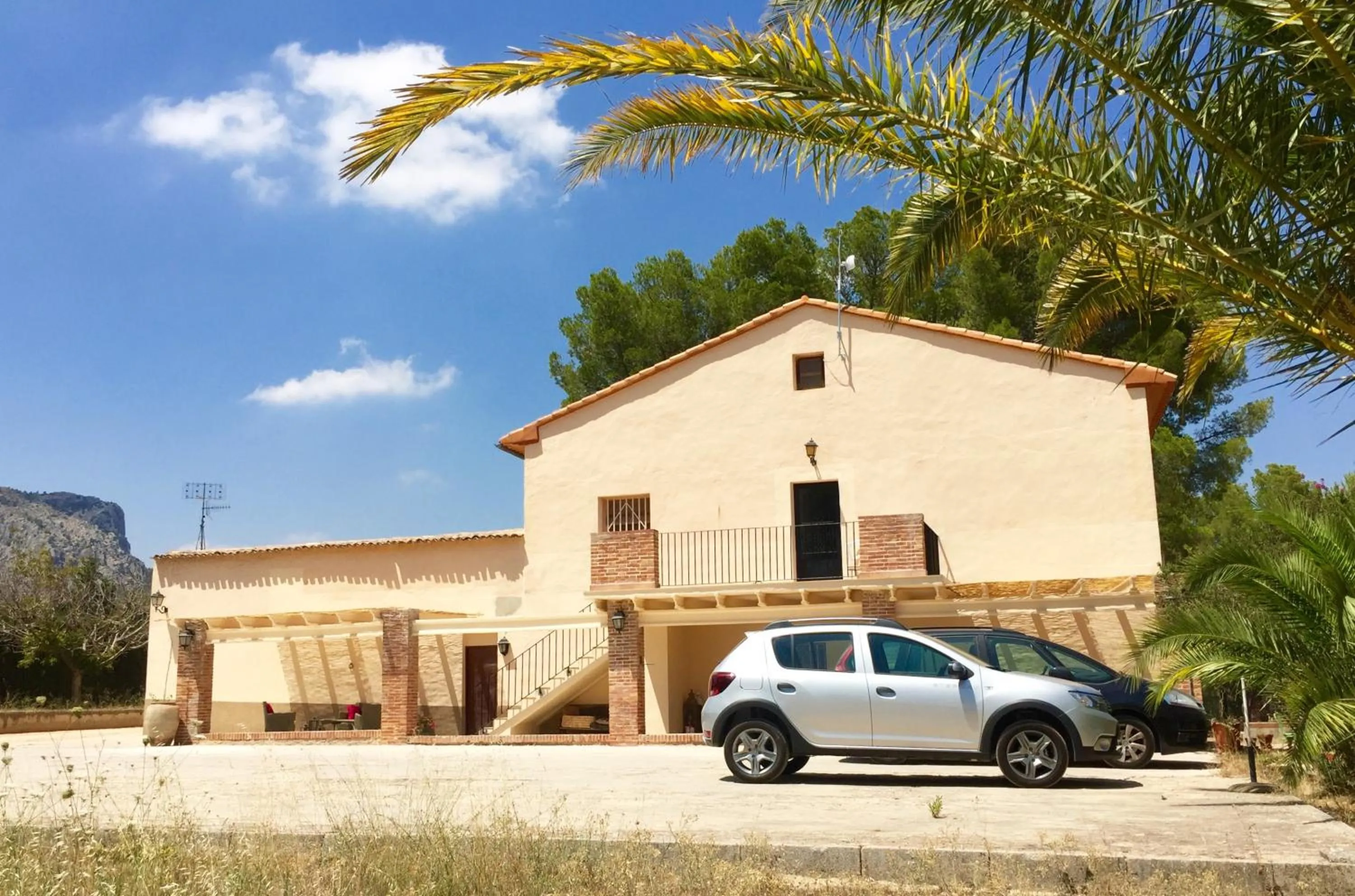 Property building in Casa de Los Lirios