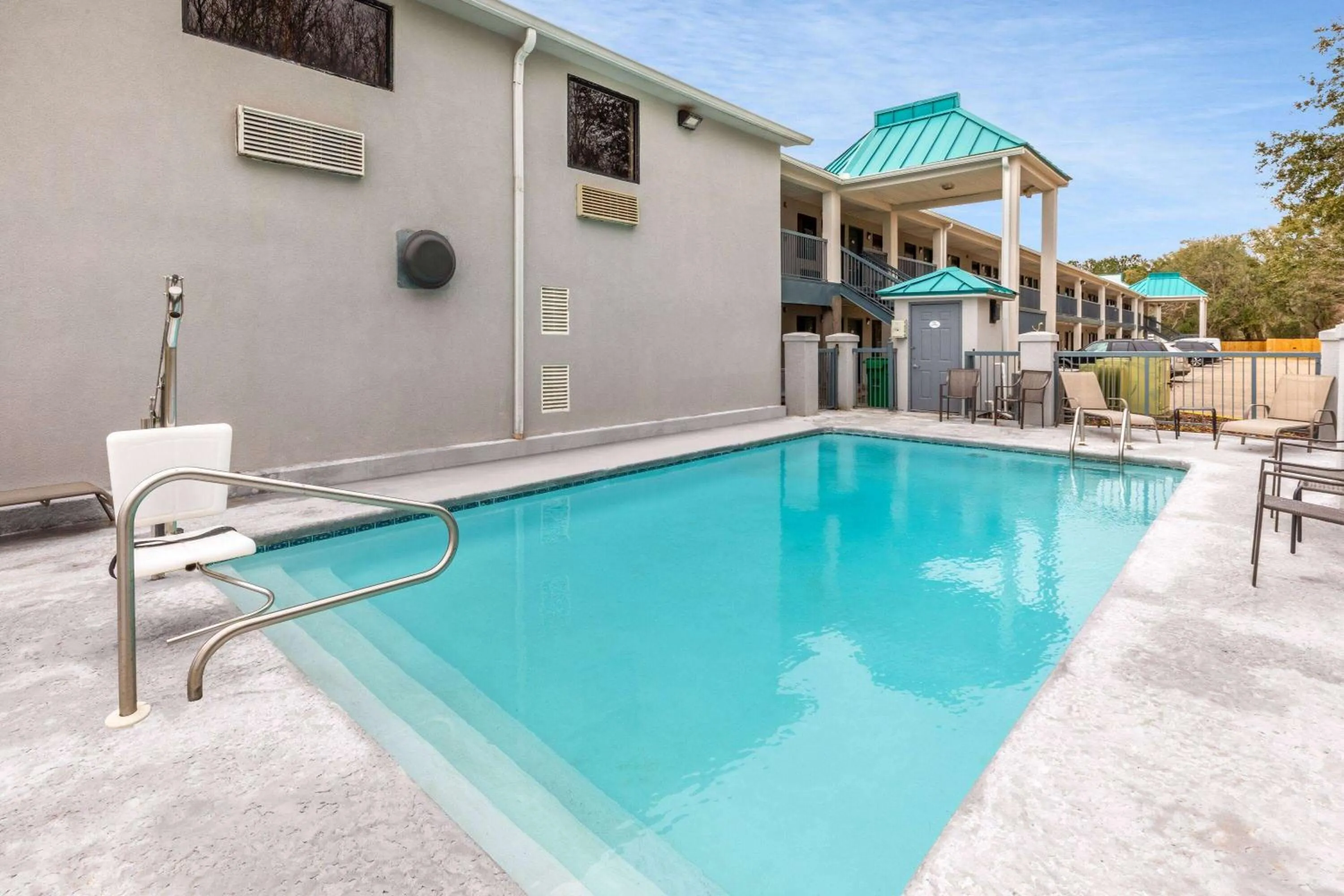 Pool view in Baymont by Wyndham Biloxi - Ocean Springs