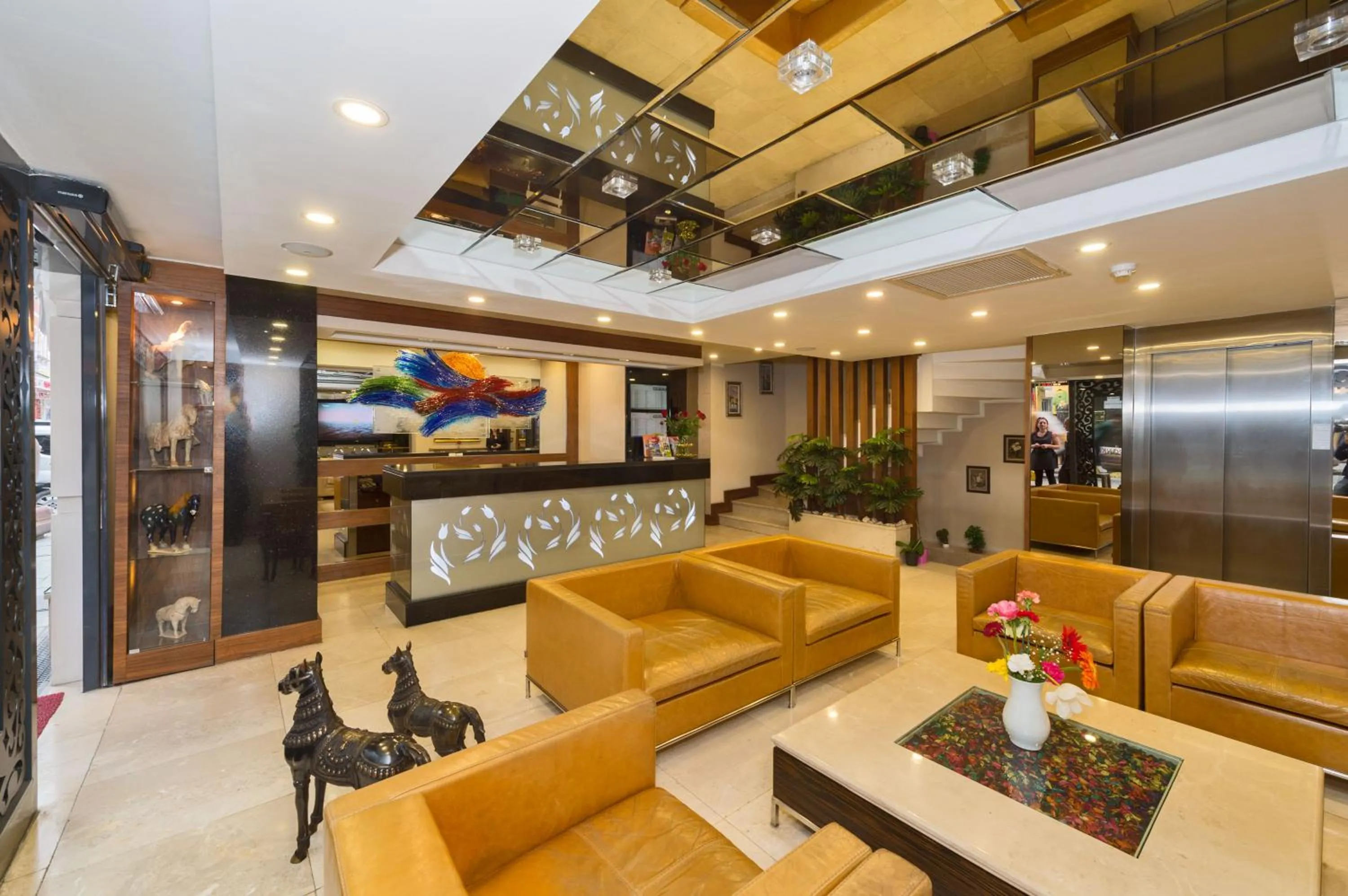 Lobby or reception in Darkmen Hotel