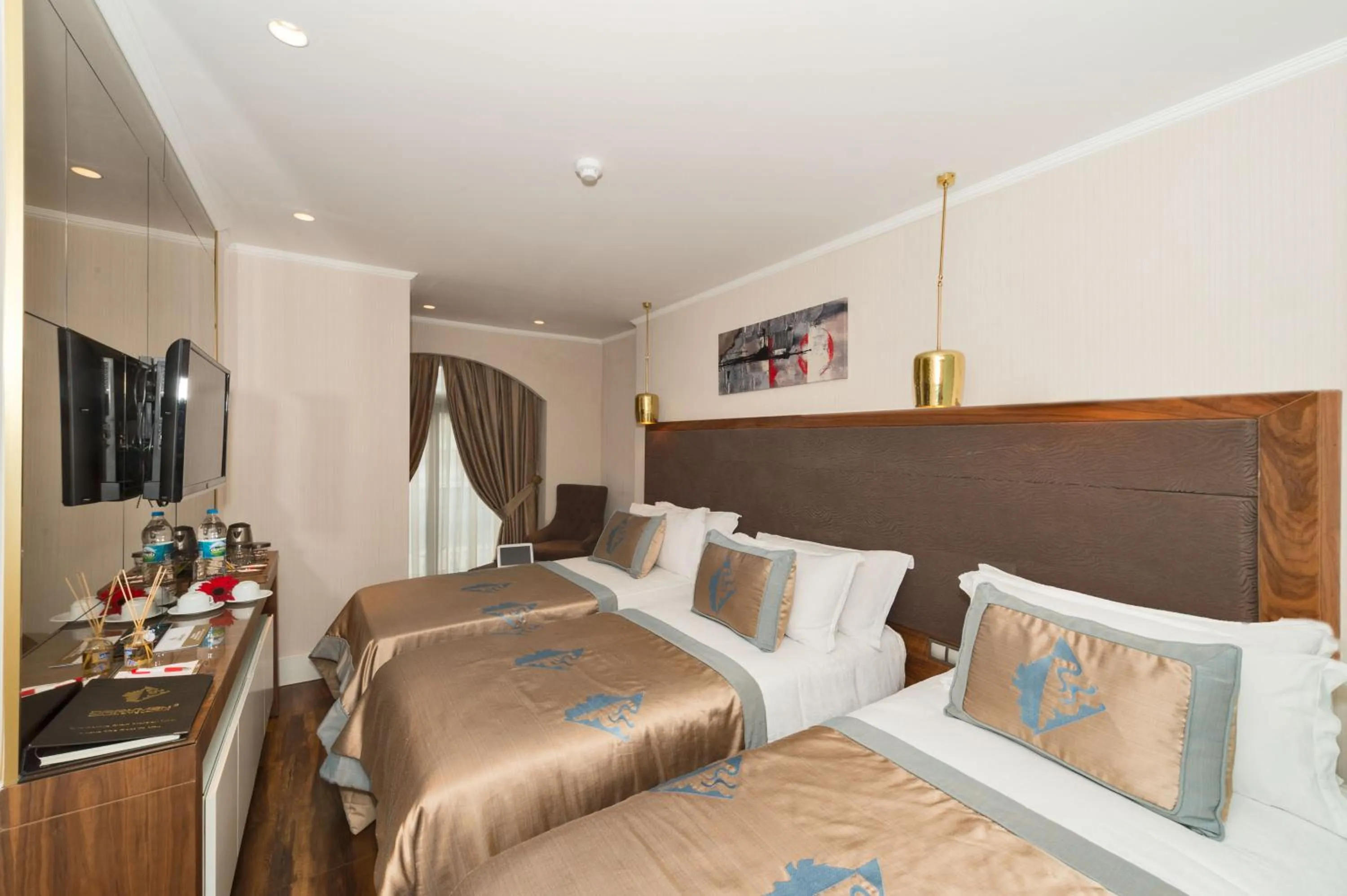 Photo of the whole room, Bed in Darkmen Hotel