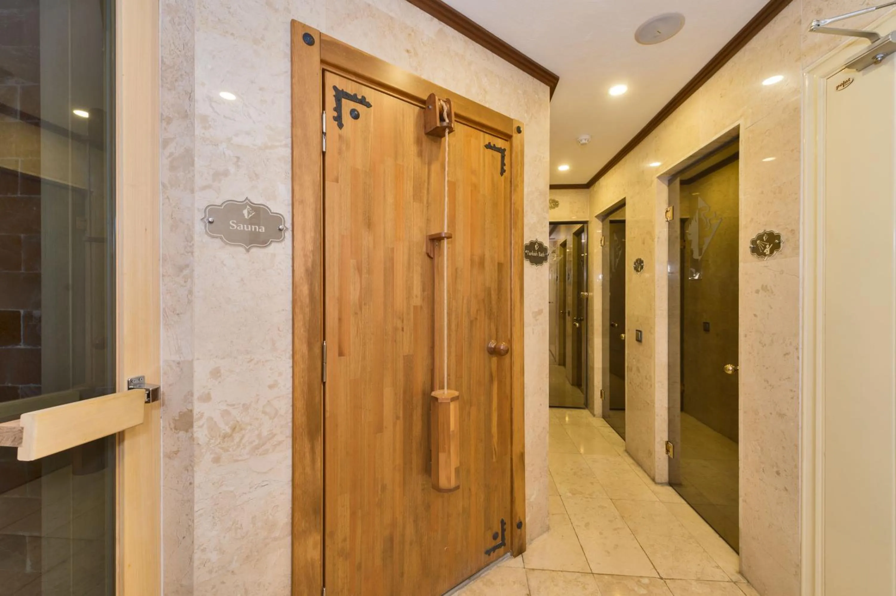 Sauna in Darkmen Hotel