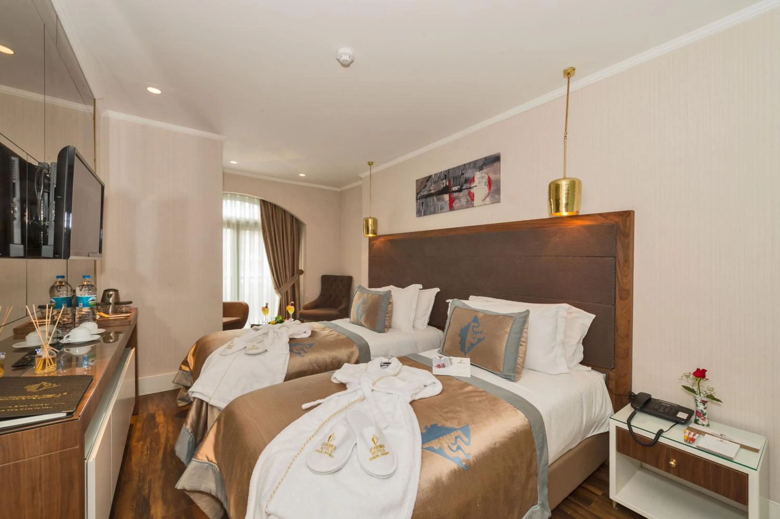 Photo of the whole room, Bed in Darkmen Hotel