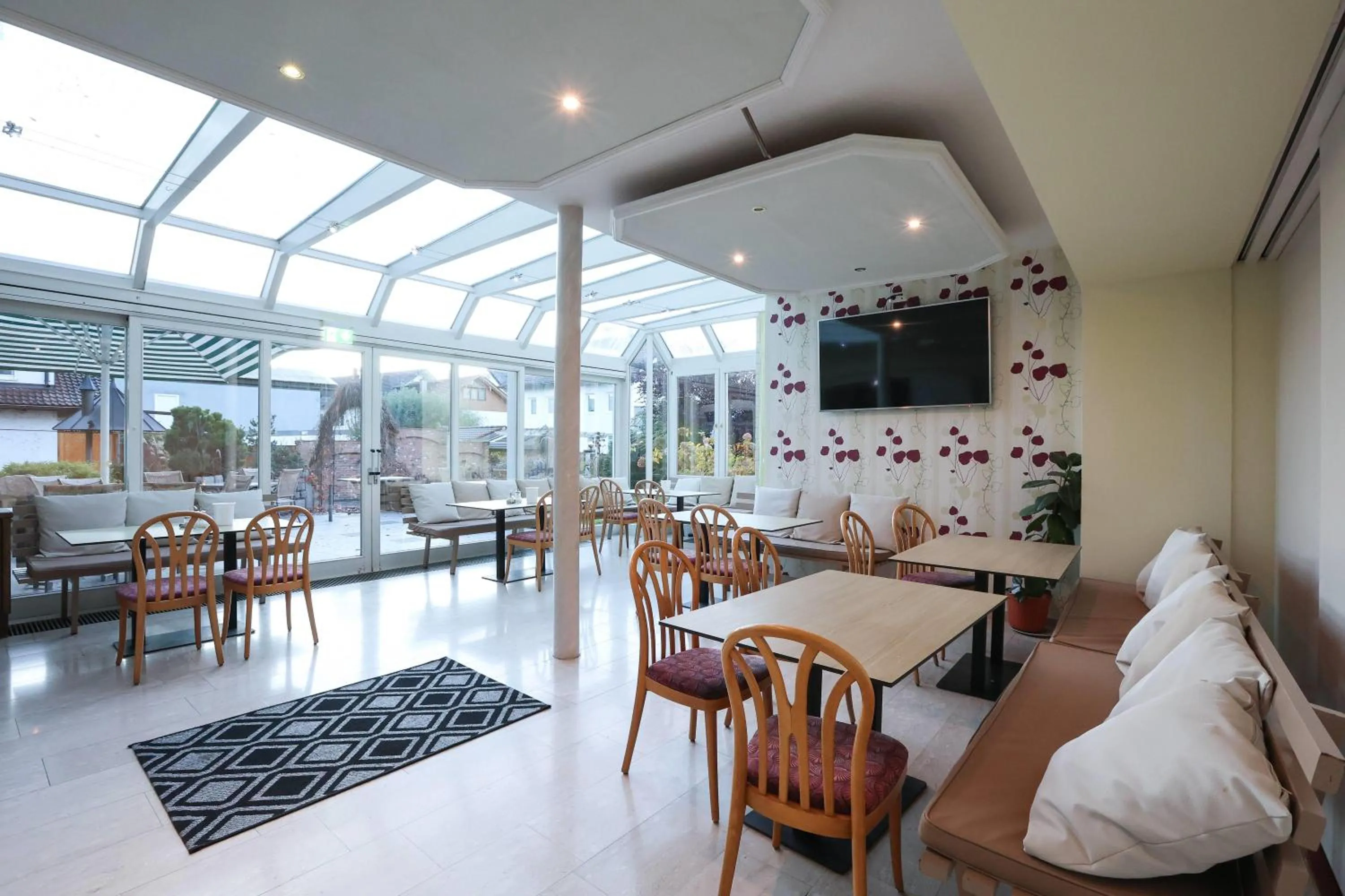 Restaurant/places to eat in ANA Panorama, Trademark Collection by Wyndham