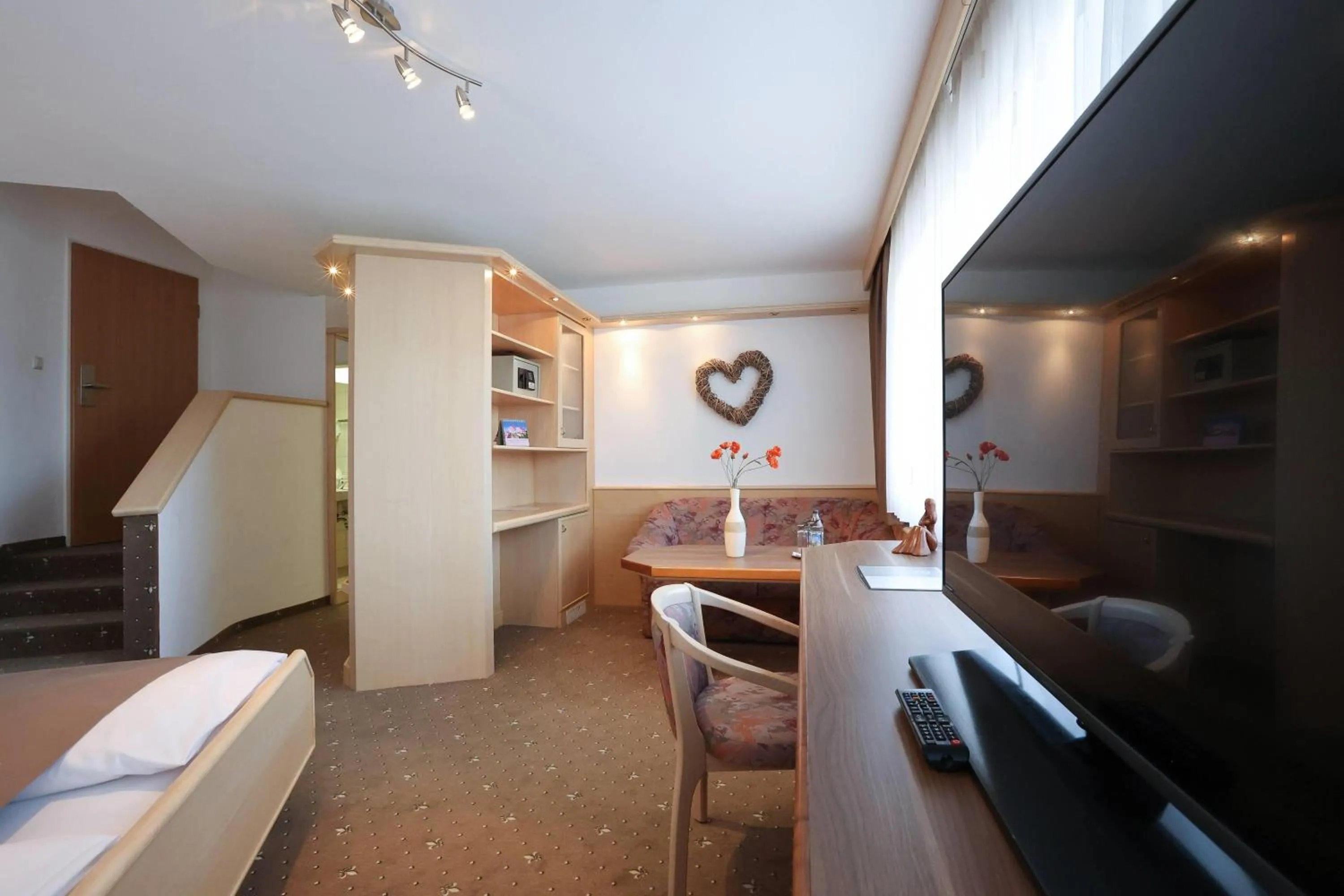 Photo of the whole room in ANA Panorama, Trademark Collection by Wyndham