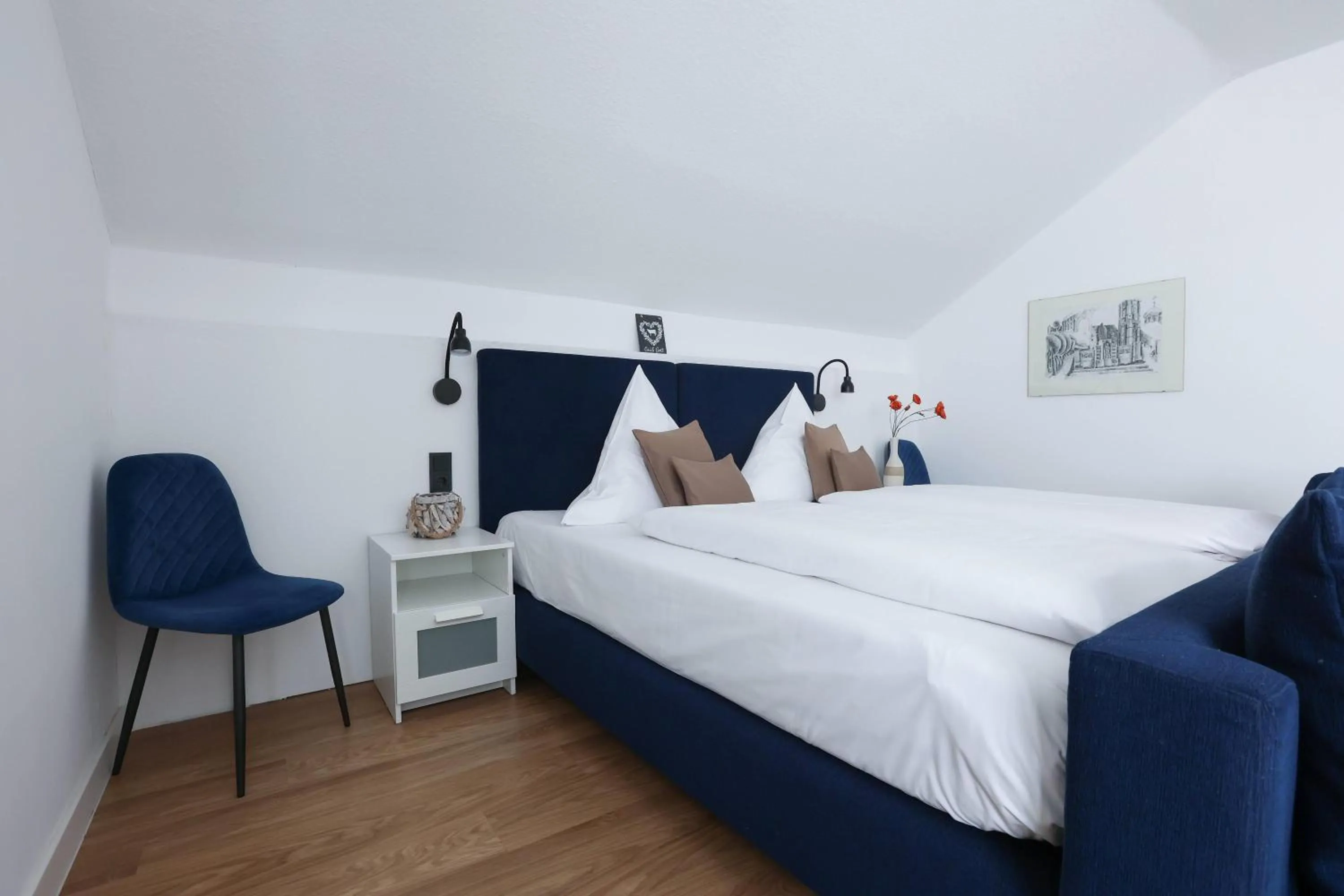 Photo of the whole room, Bed in ANA Panorama, Trademark Collection by Wyndham