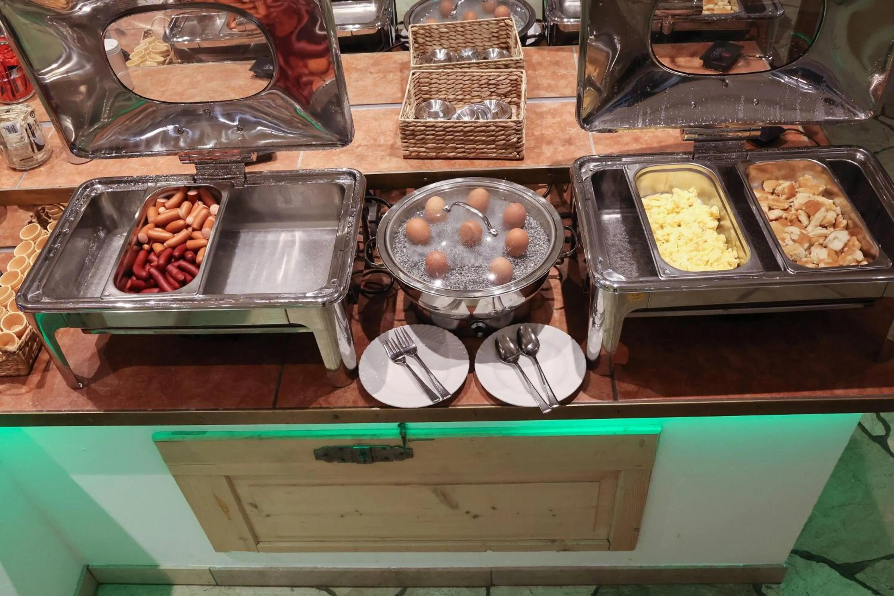 Restaurant/places to eat in ANA Panorama, Trademark Collection by Wyndham