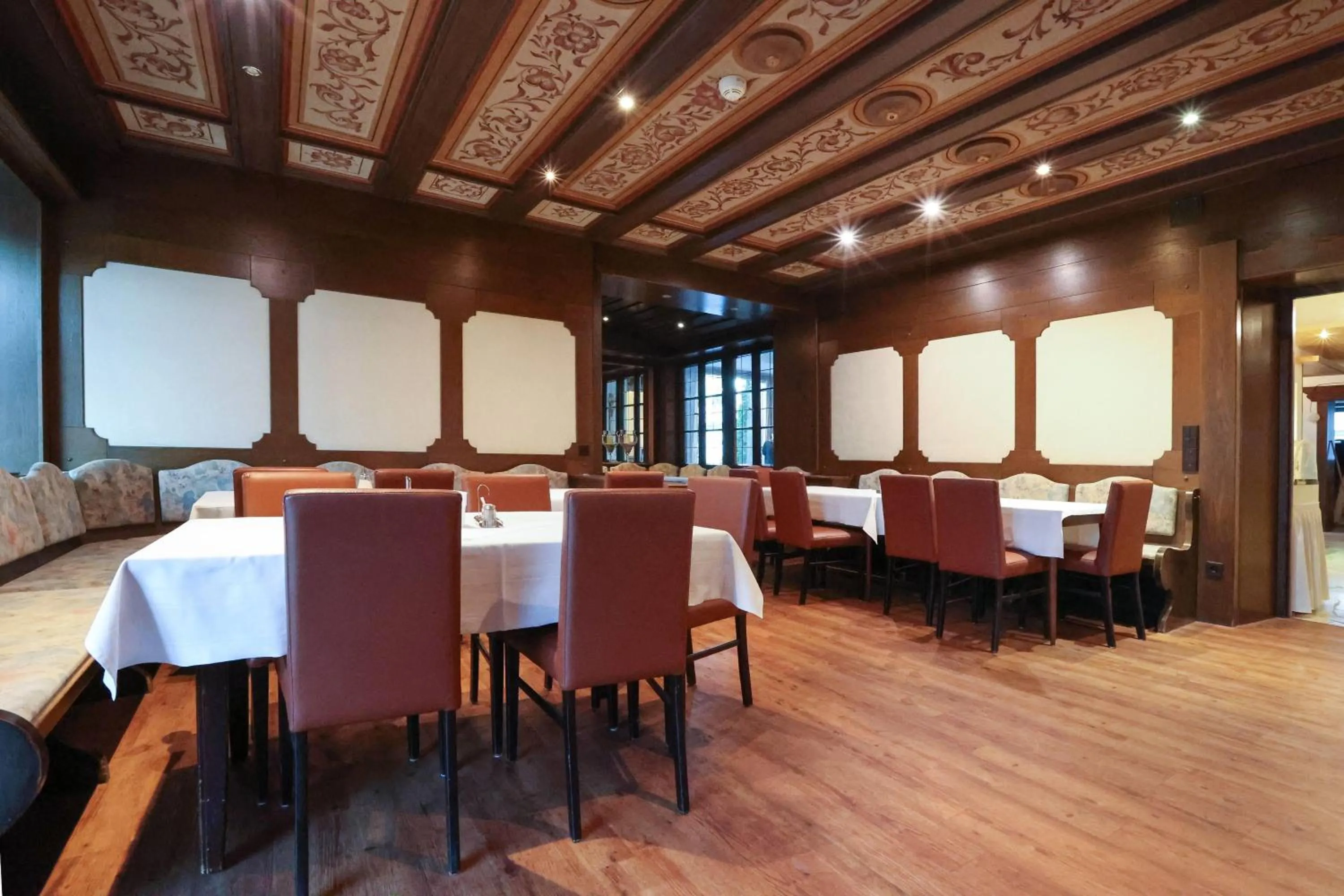 Restaurant/places to eat in ANA Panorama, Trademark Collection by Wyndham