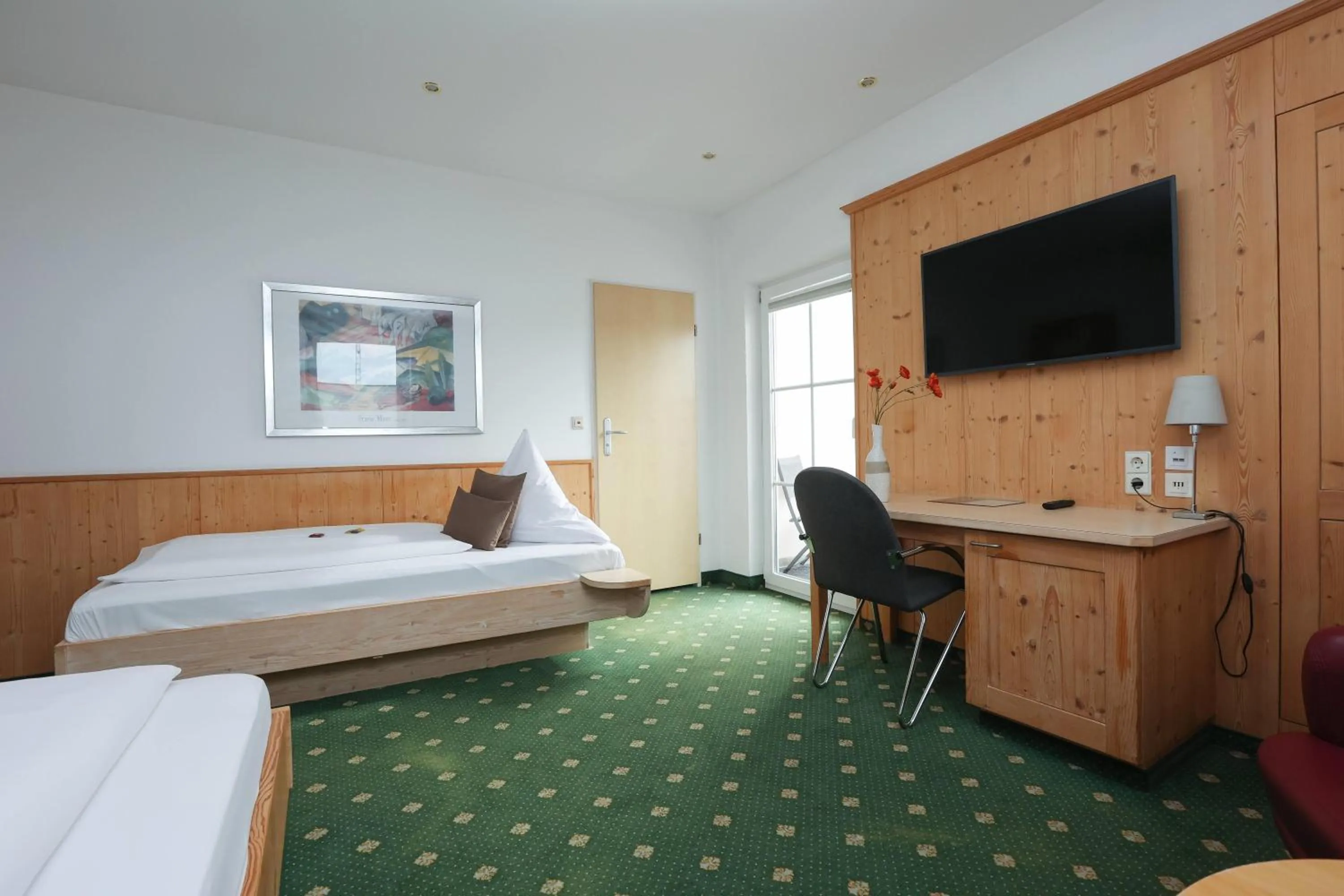 Photo of the whole room, Bed in ANA Panorama, Trademark Collection by Wyndham