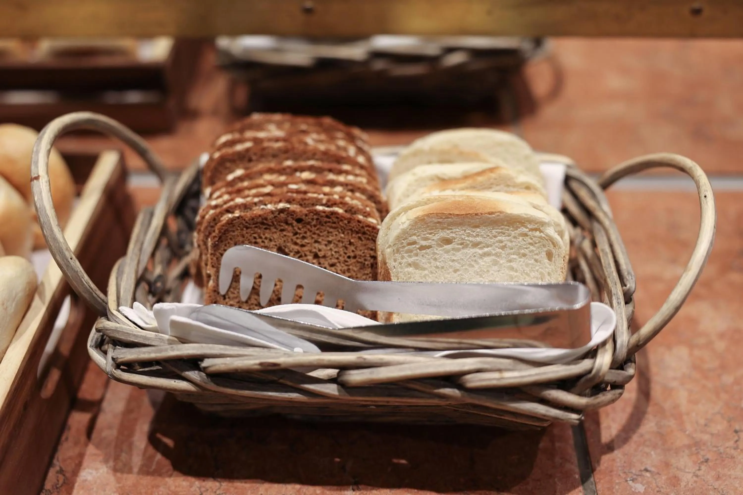 Restaurant/places to eat in ANA Panorama, Trademark Collection by Wyndham