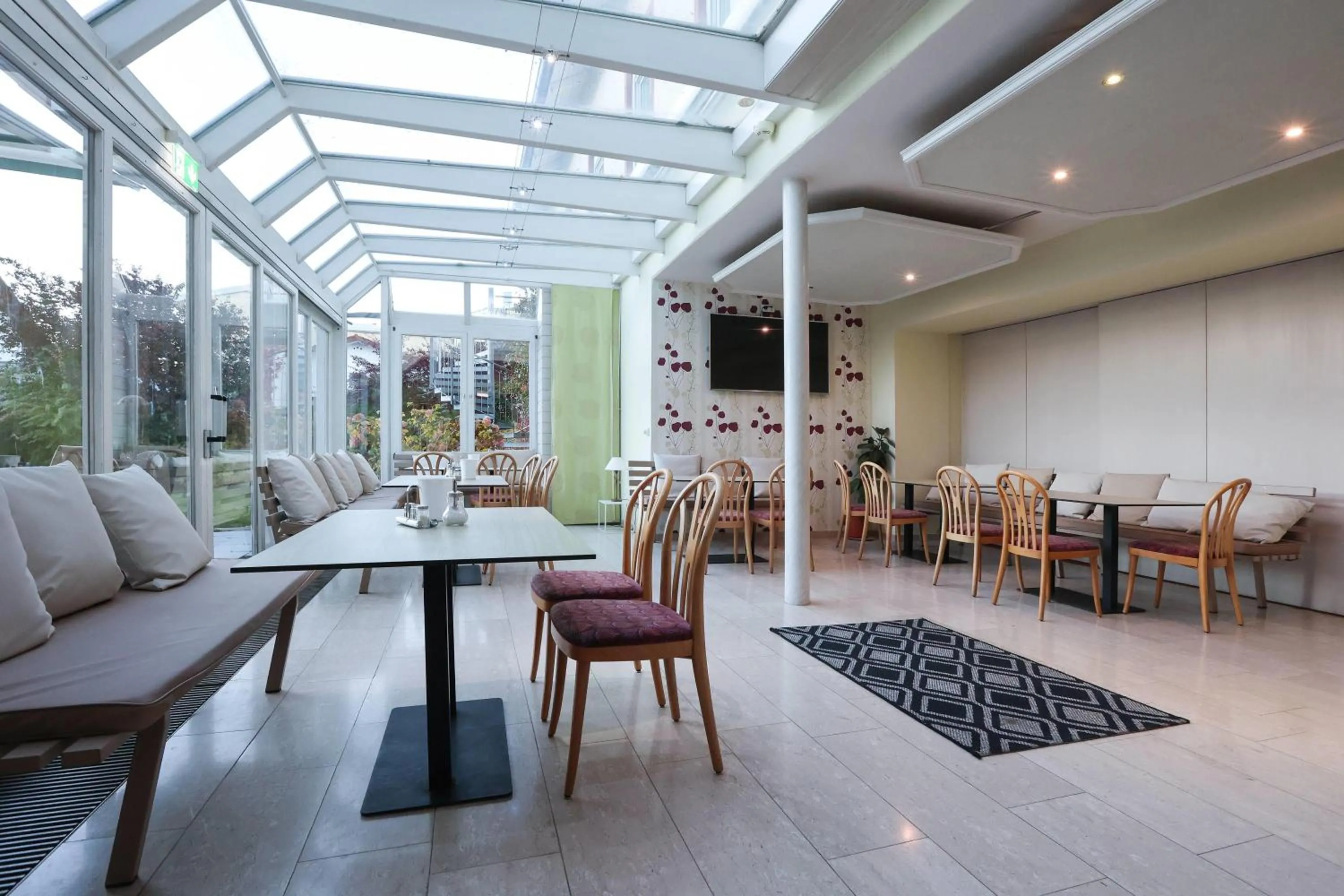 Restaurant/places to eat in ANA Panorama, Trademark Collection by Wyndham