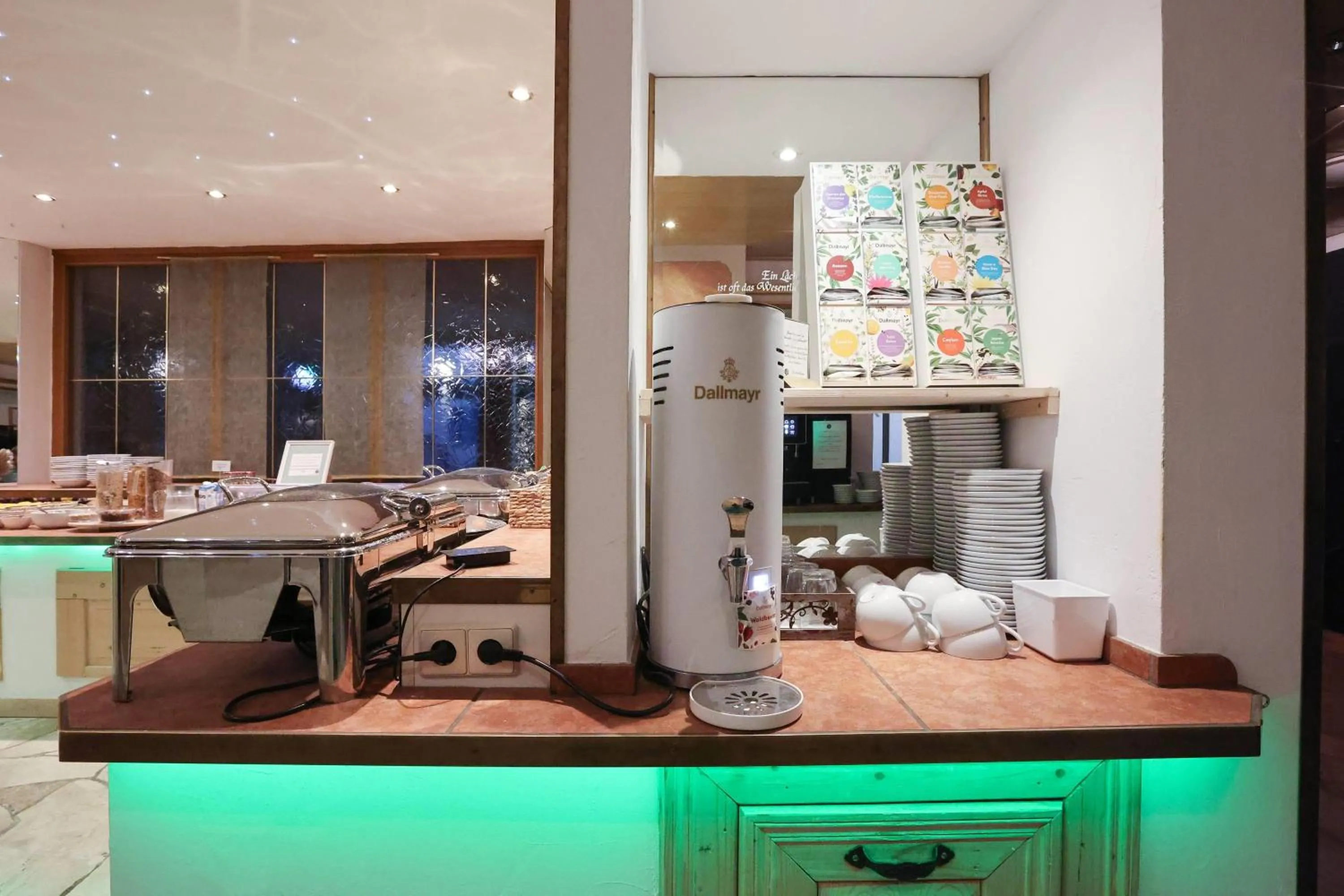 Restaurant/places to eat in ANA Panorama, Trademark Collection by Wyndham