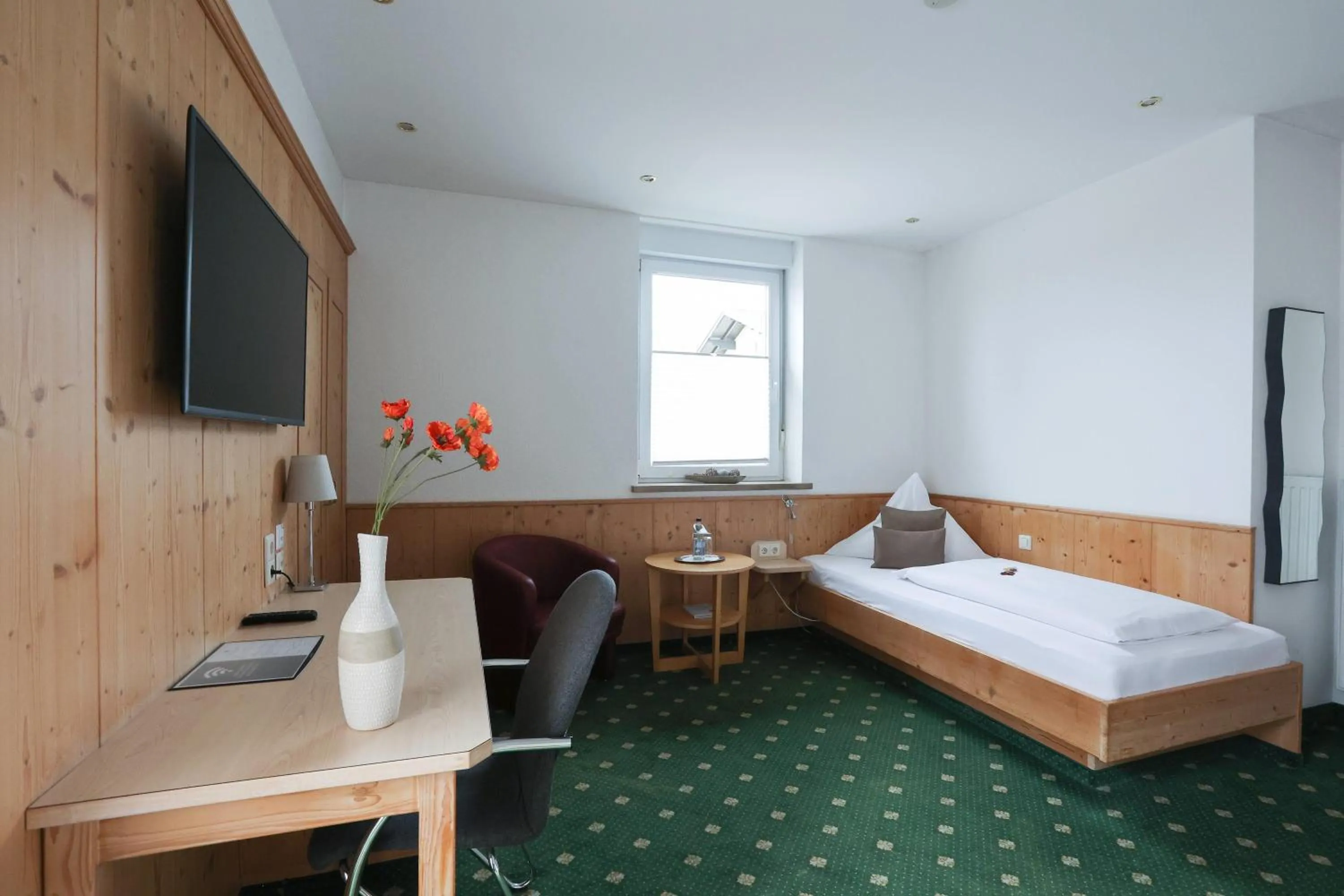 Photo of the whole room, Bed in ANA Panorama, Trademark Collection by Wyndham